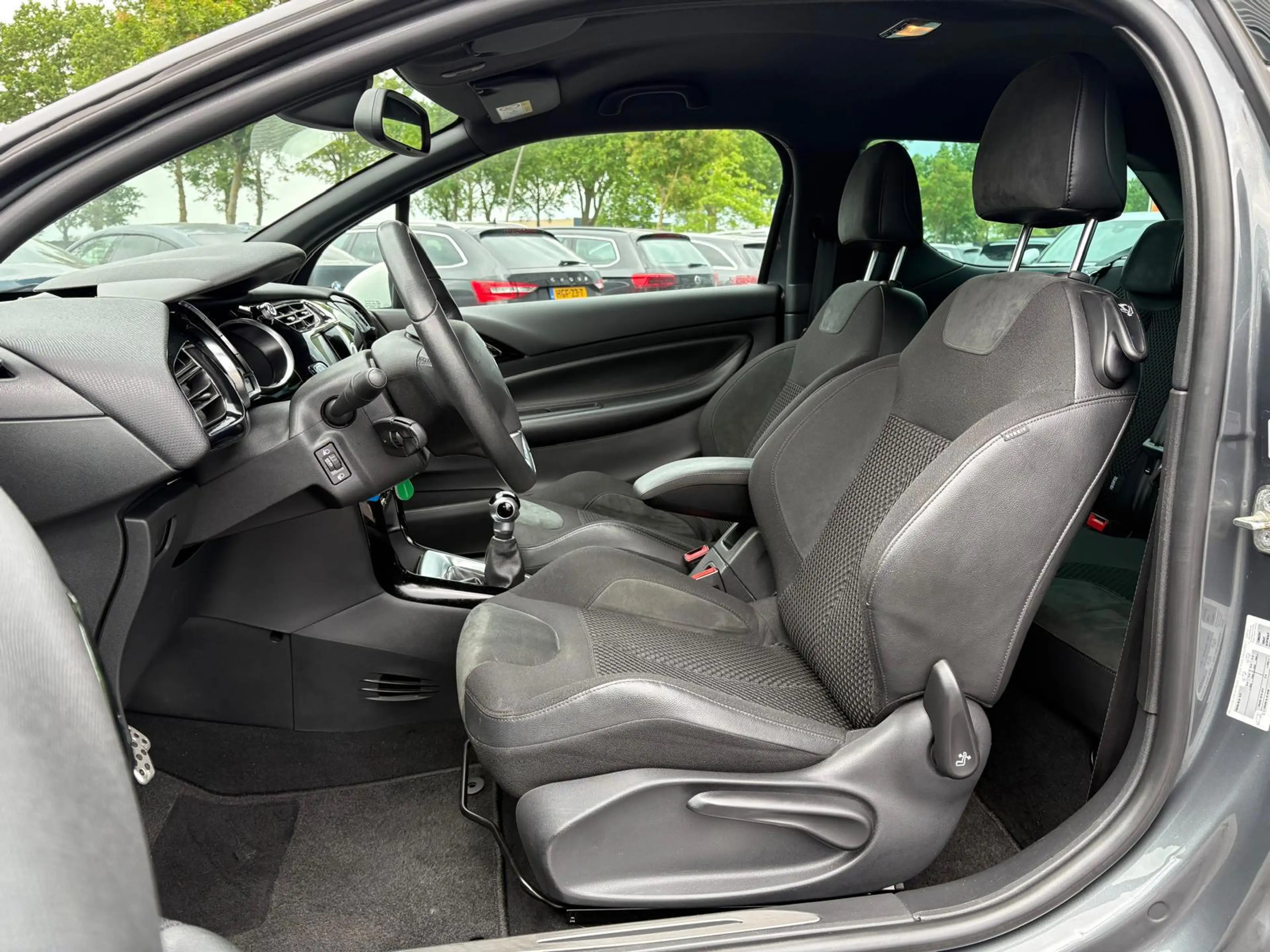 Citroen DS3 1.2 PureTech So Chic | PDC | Navi | Airco | Cruise — photo 13