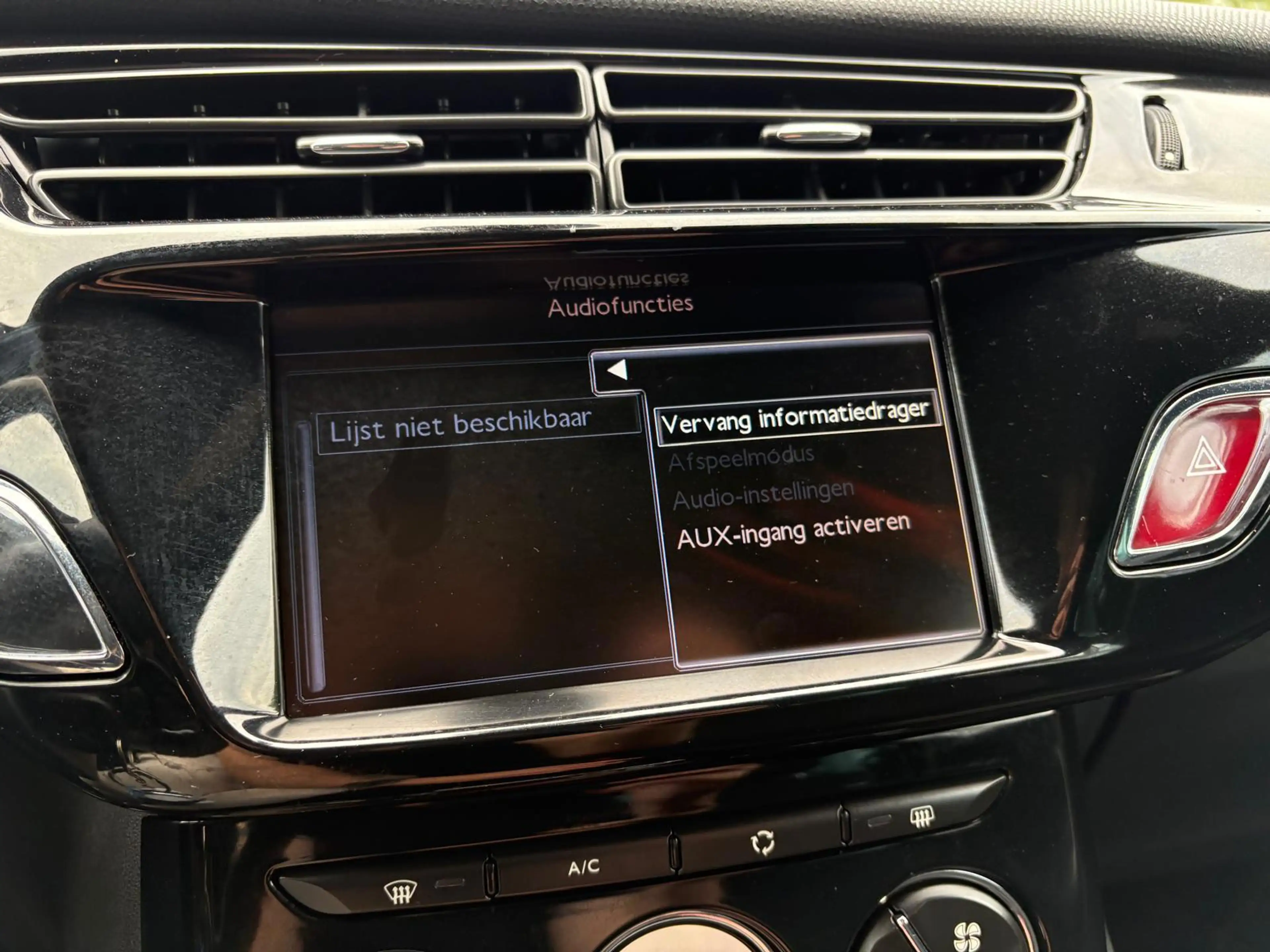 Citroen DS3 1.2 PureTech So Chic | PDC | Navi | Airco | Cruise — photo 21