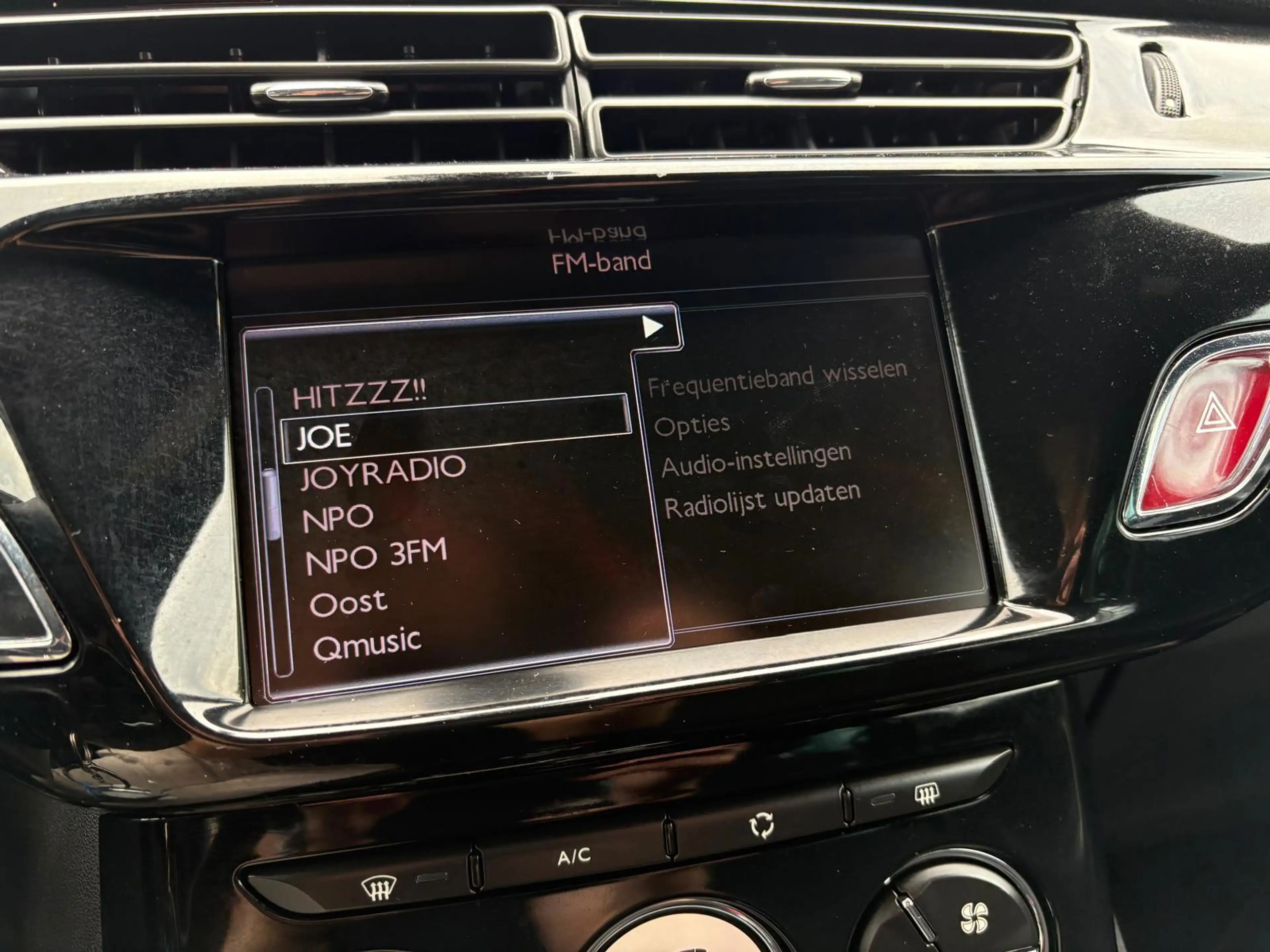 Citroen DS3 1.2 PureTech So Chic | PDC | Navi | Airco | Cruise — photo 20
