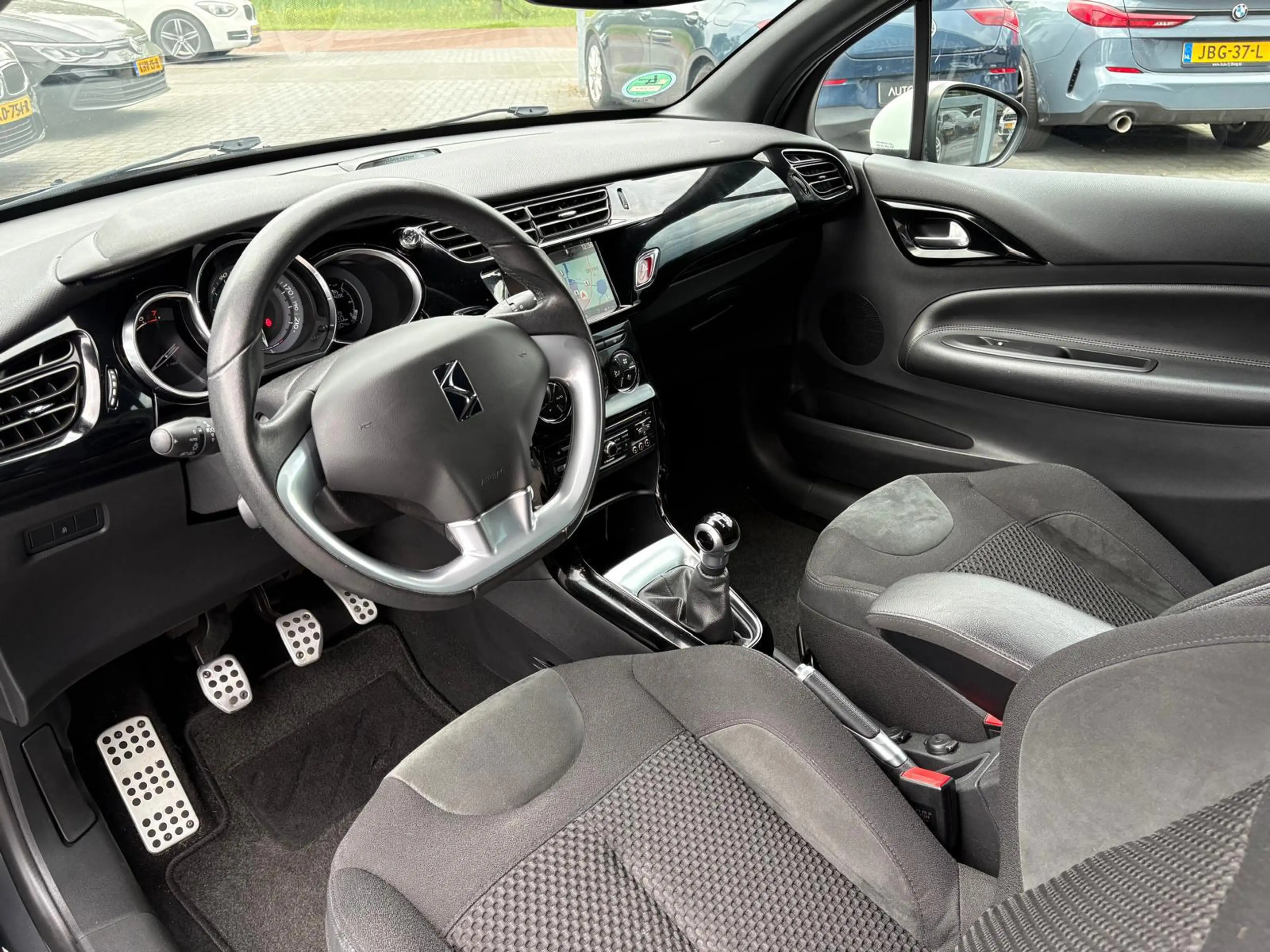 Citroen DS3 1.2 PureTech So Chic | PDC | Navi | Airco | Cruise — photo 12