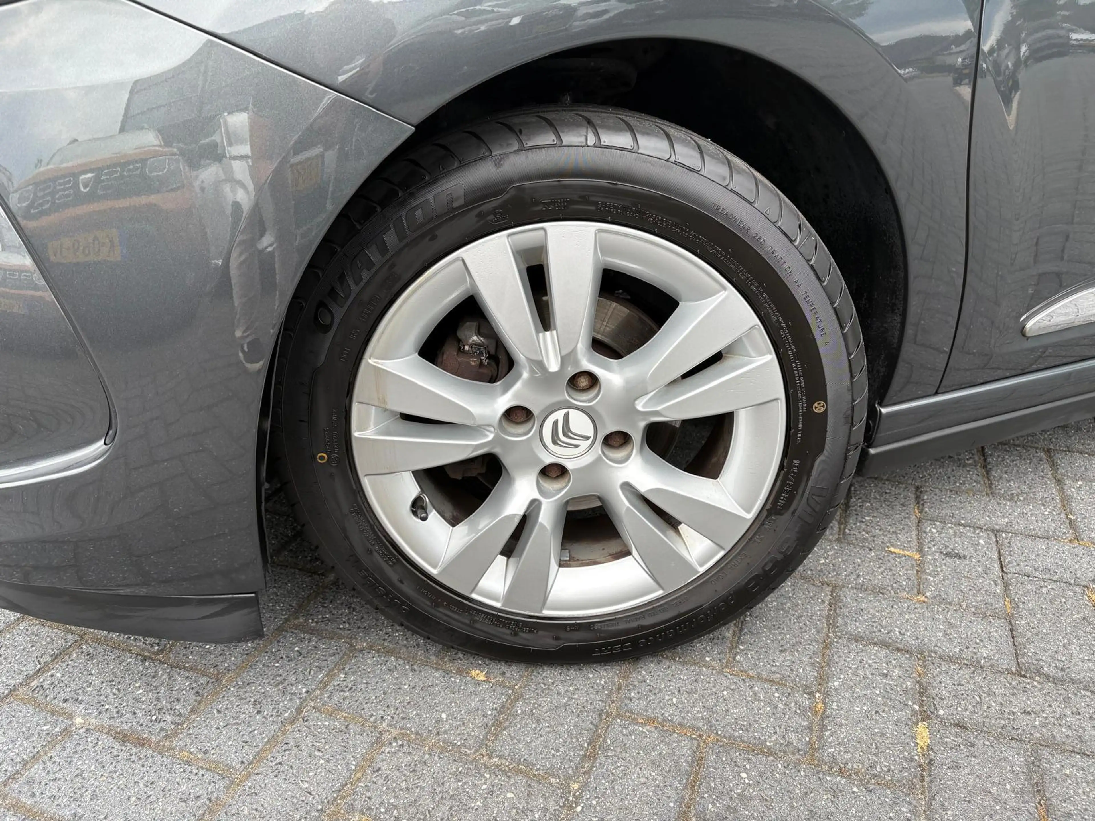 Citroen DS3 1.2 PureTech So Chic | PDC | Navi | Airco | Cruise — photo 2