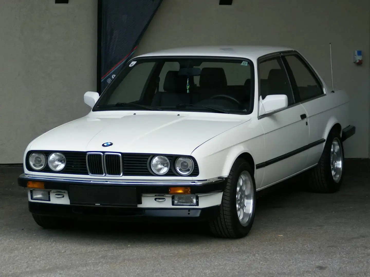BMW 325 325i Coupe 2,7l Sportwagen Weiß - 1