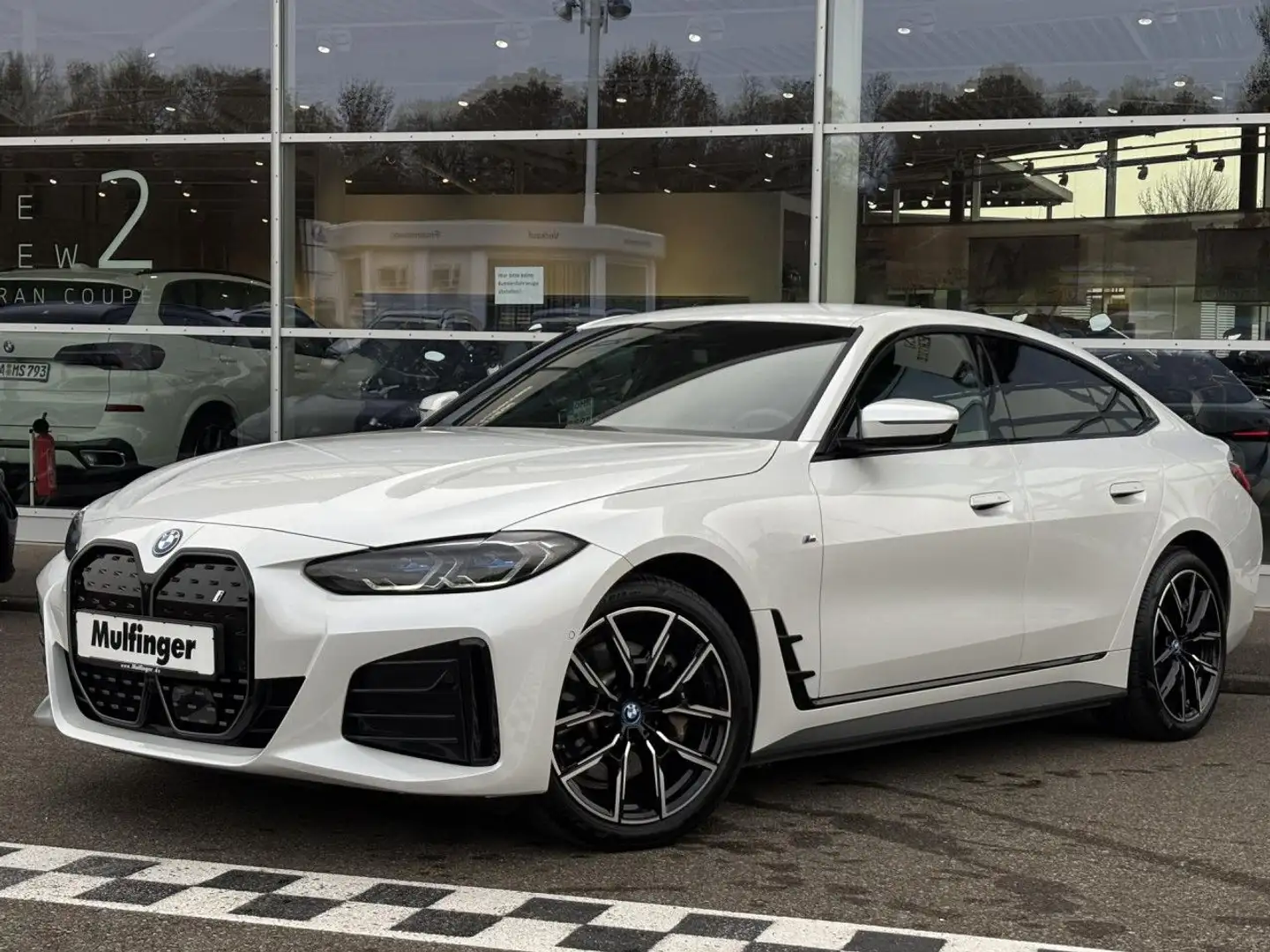 BMW i4 e35 M Sport SurrVIew HUD ACC Laser 19" Navi PDC Weiß - 2