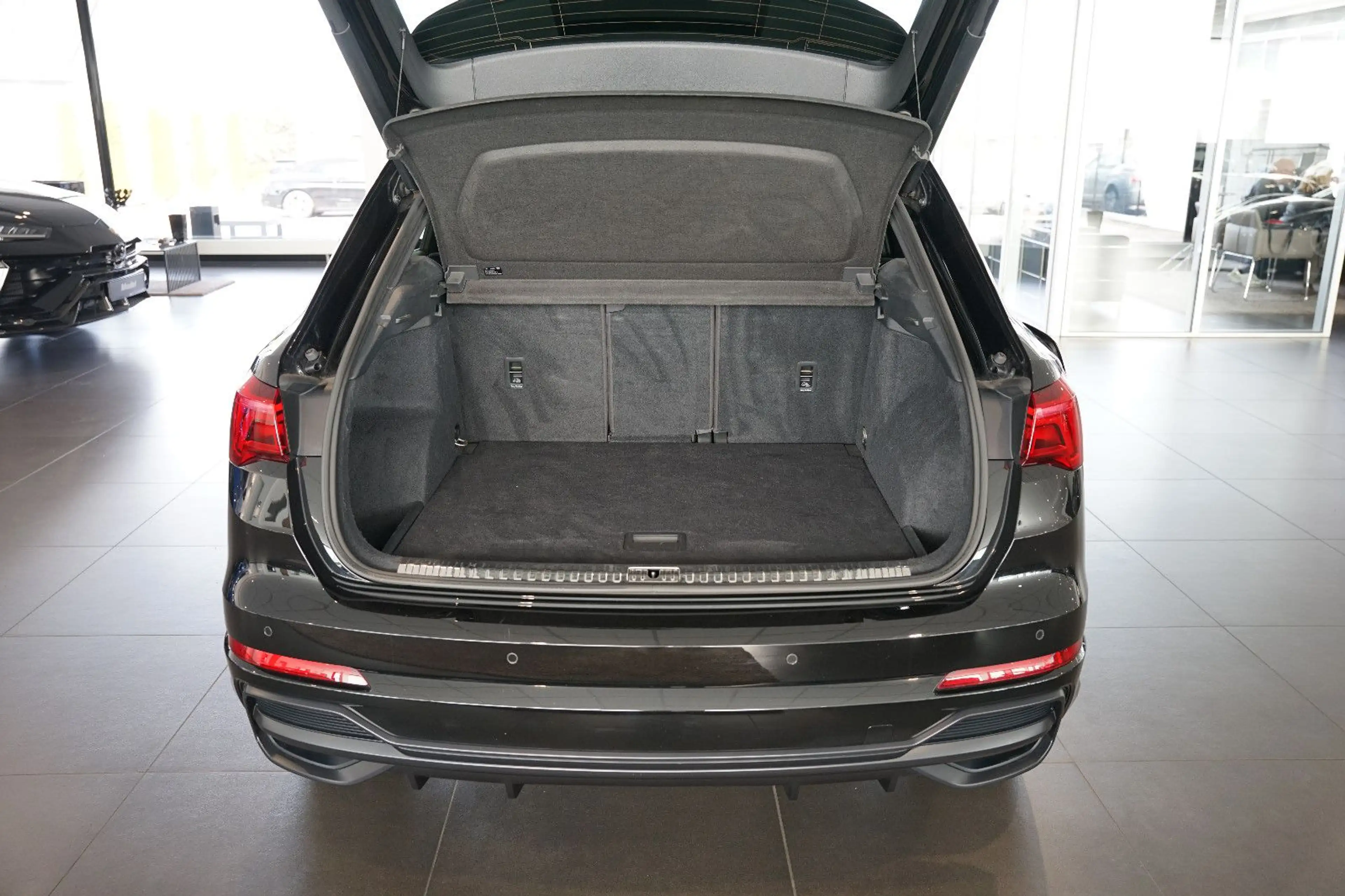 Audi Q3 40 TFSI quattro S line | MMI Navi | Matrix — photo 6