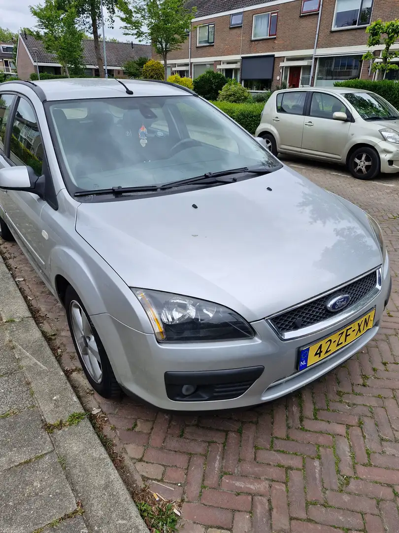 Ford Focus Focus 1.8-16V Amb. FlexiF. Grijs - 1