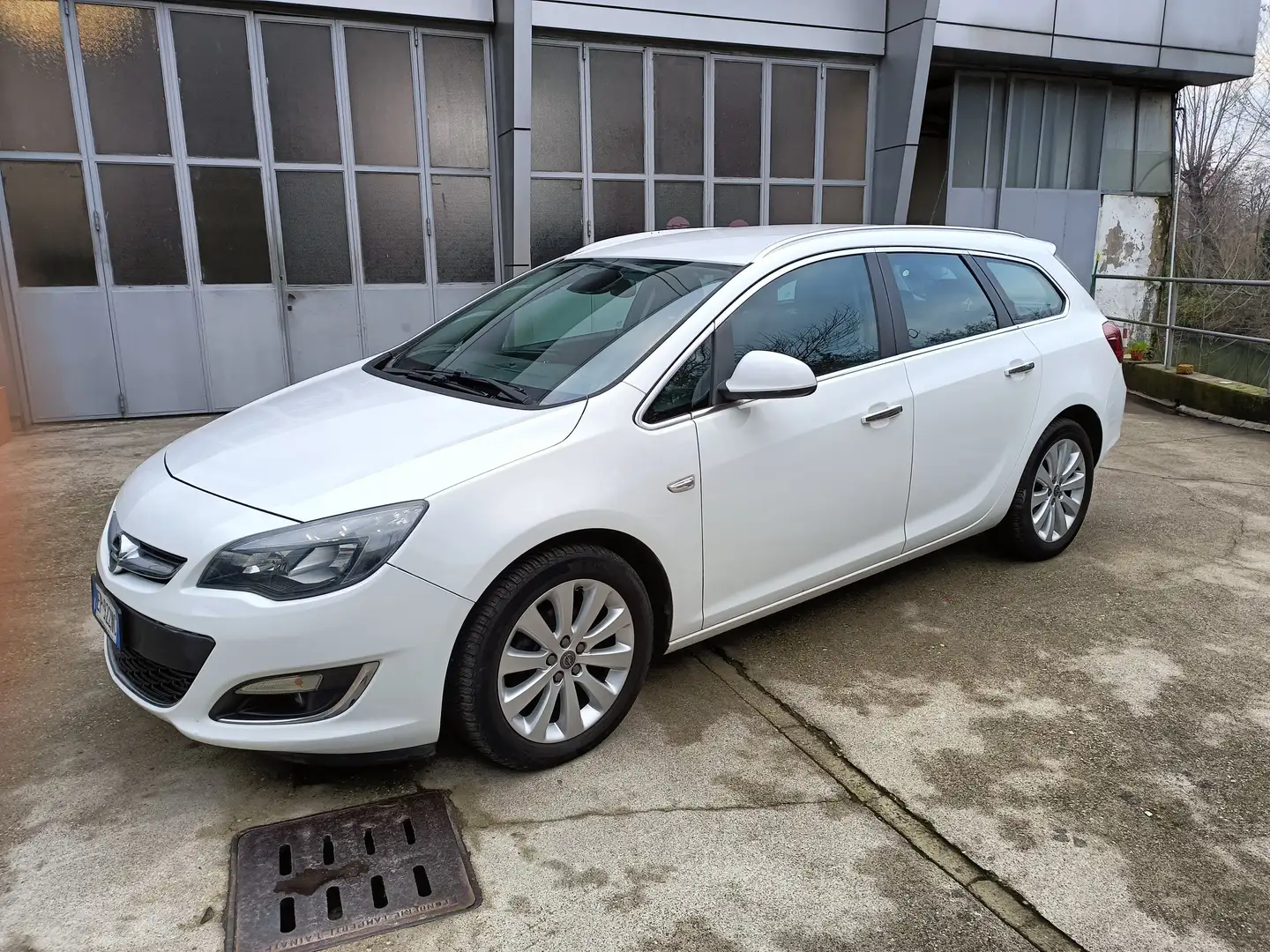 Opel Astra Astra IV 2010 Sports Tourer Cosmo 140cv Bianco - 1
