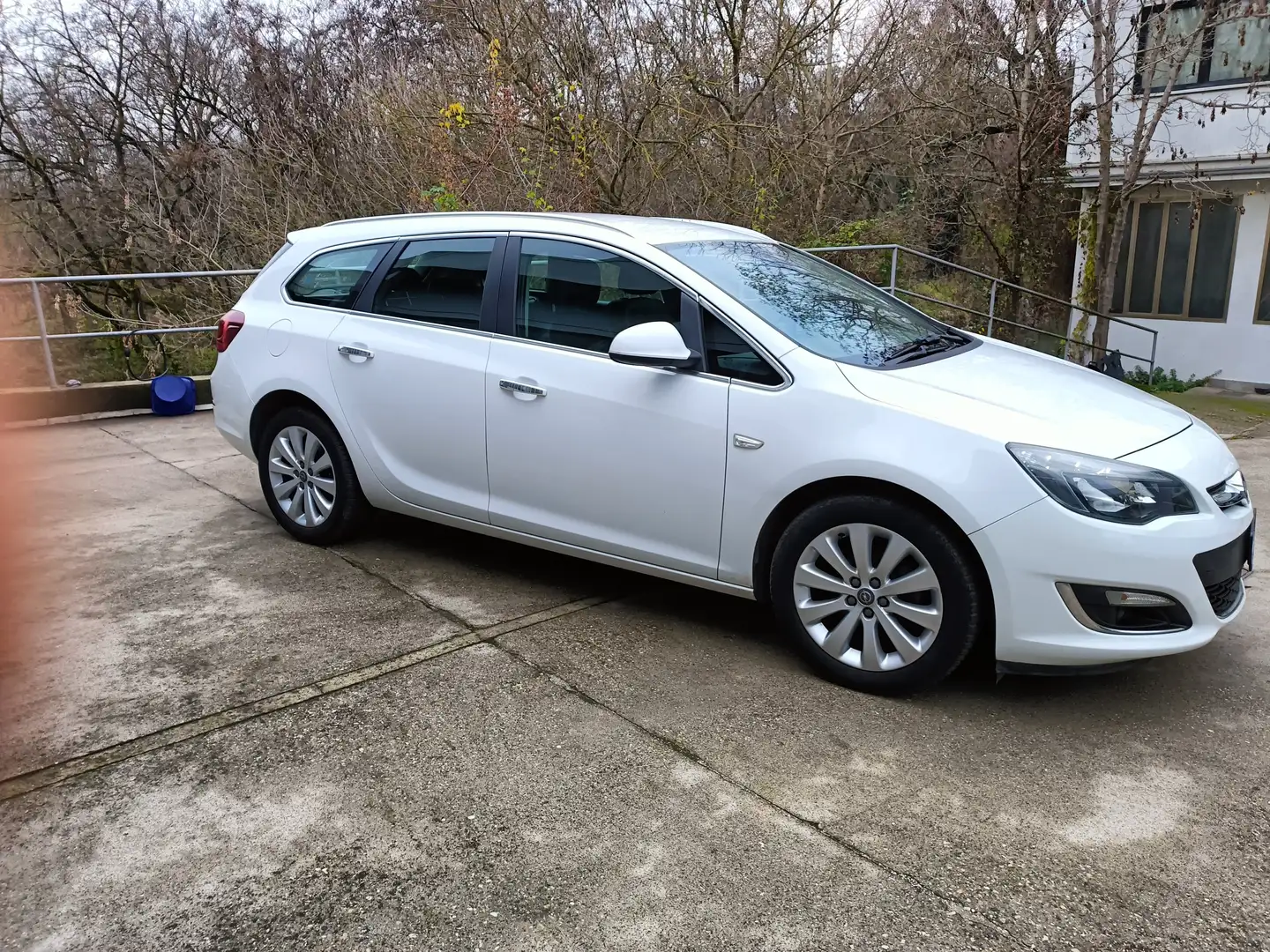 Opel Astra Astra IV 2010 Sports Tourer Cosmo 140cv Bianco - 2