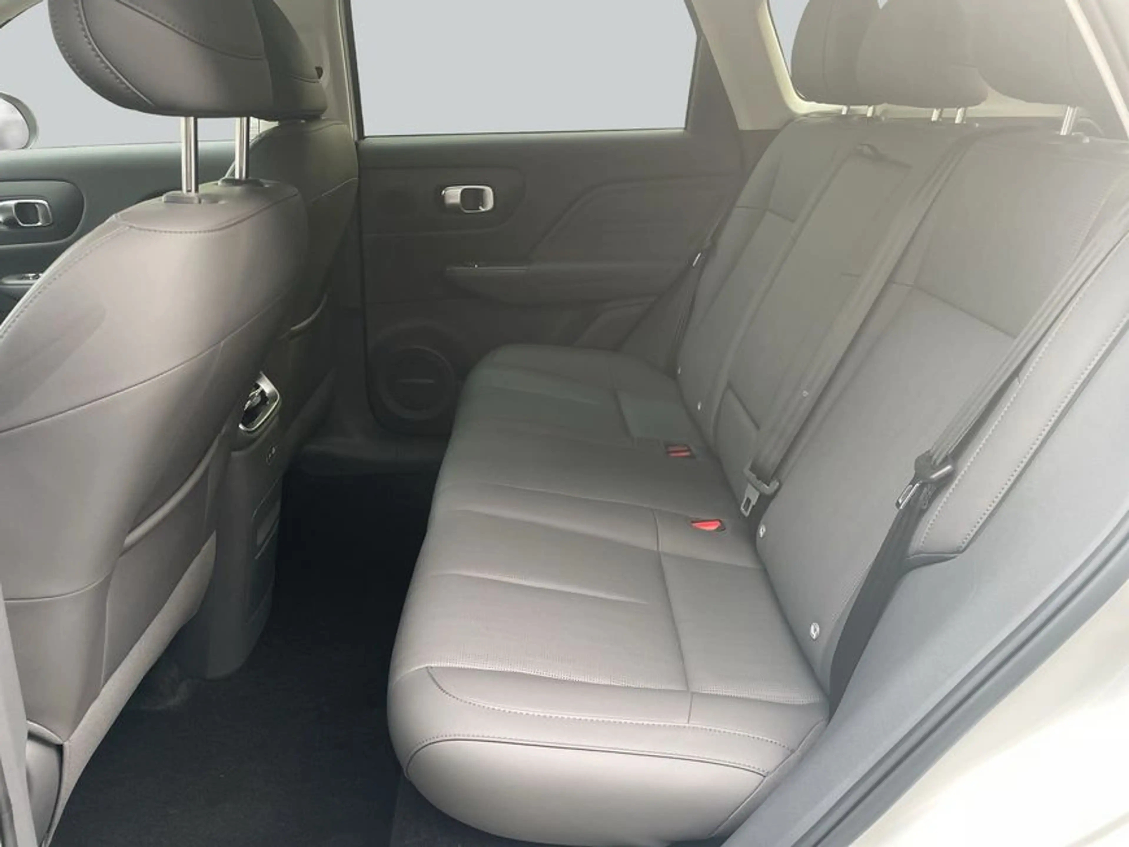 Leapmotor B10 67,1 kWh Design Pro Max — photo 10