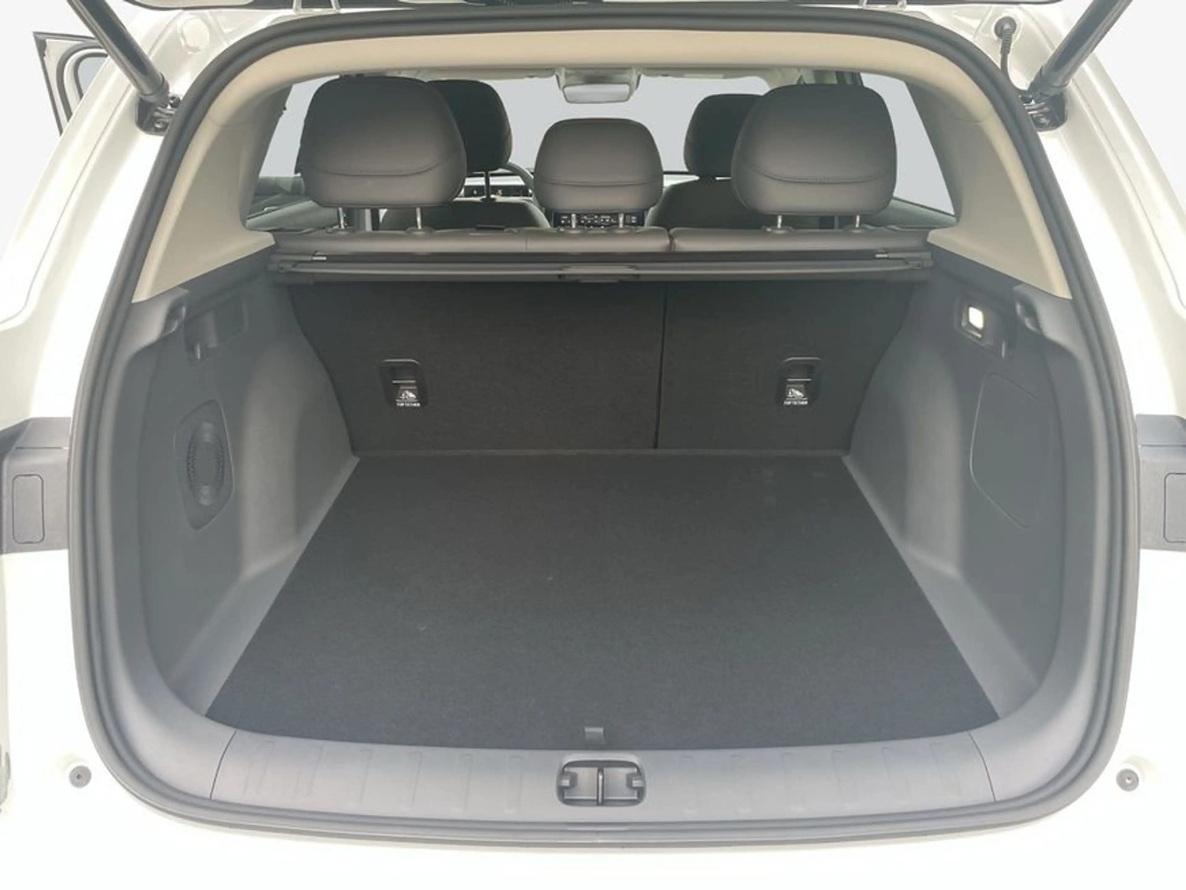 Leapmotor B10 67,1 kWh Design Pro Max — photo 8