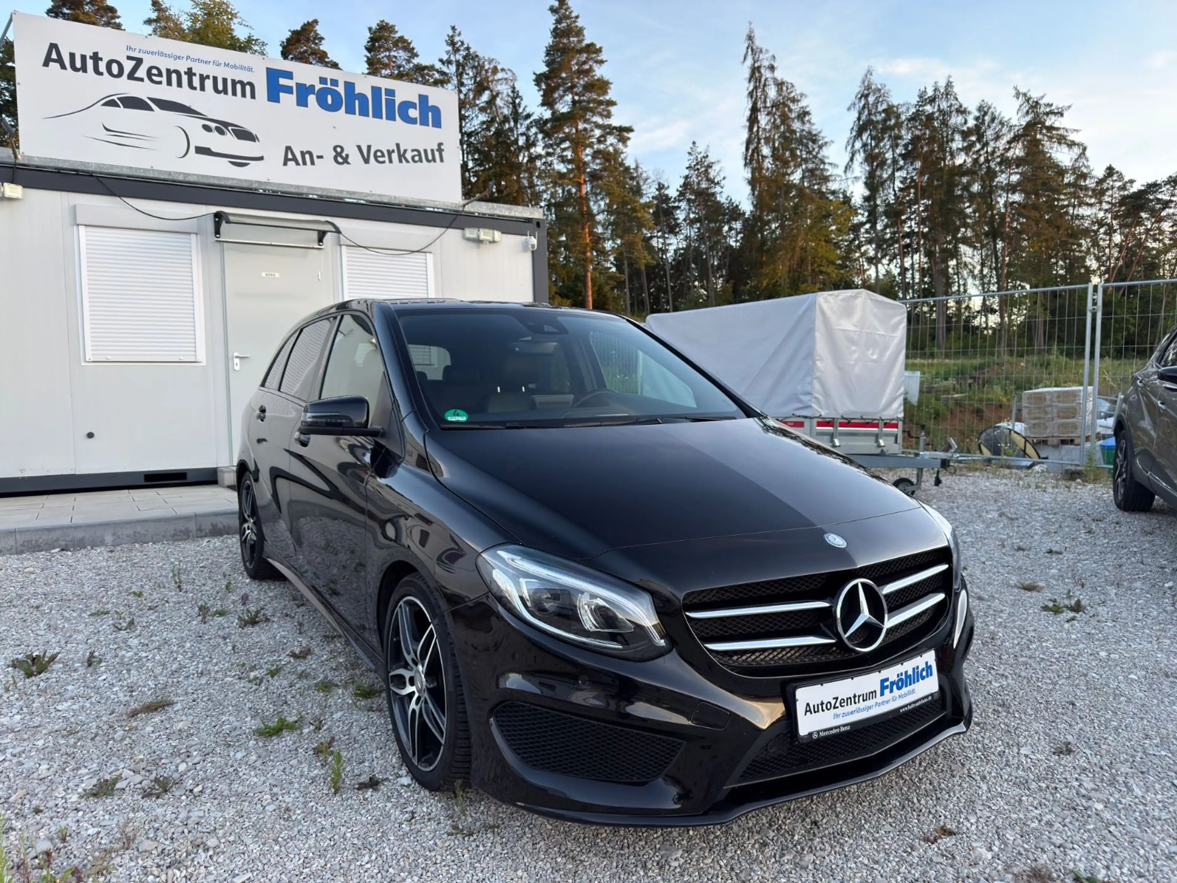 Mercedes-Benz B 200 *Amg-Line*AHK*LED*
