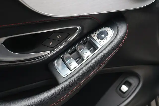 Mercedes-Benz C Class view 13