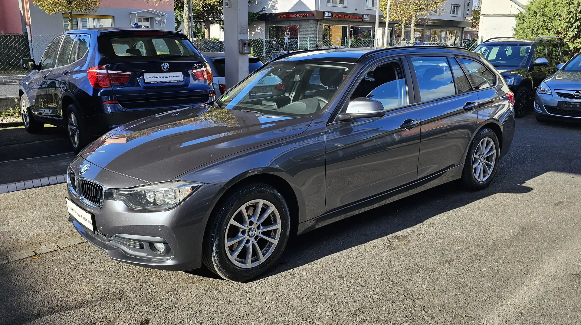 BMW 318 318 d xDrive Advantage Grau - 1