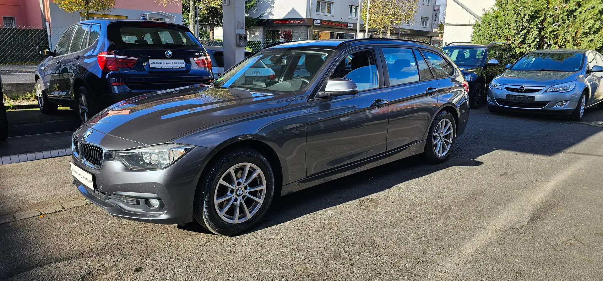 BMW 318 318 d xDrive Advantage Grau - 2