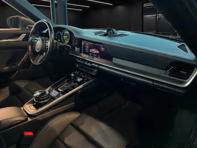 Porsche 911 view 16