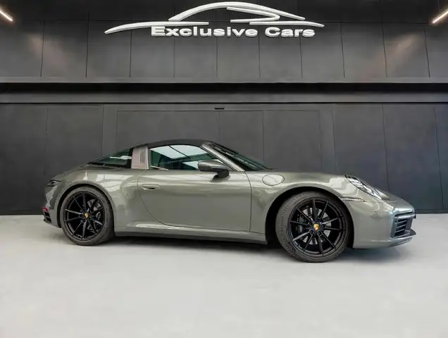 Porsche 911 view 2