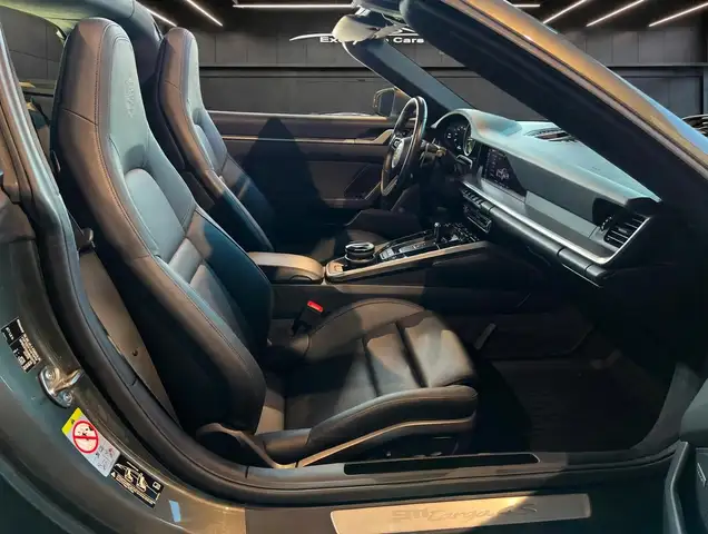 Porsche 911 view 15