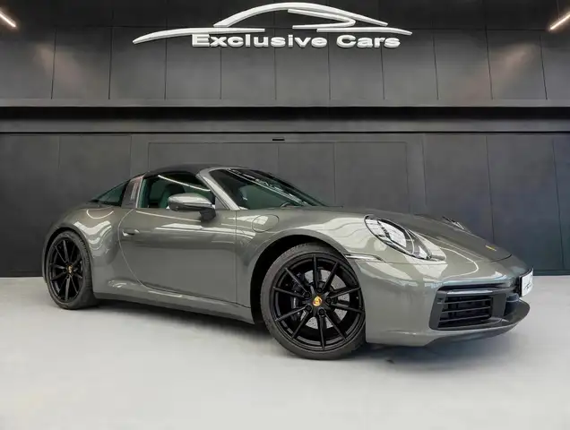 Porsche 911 view 3