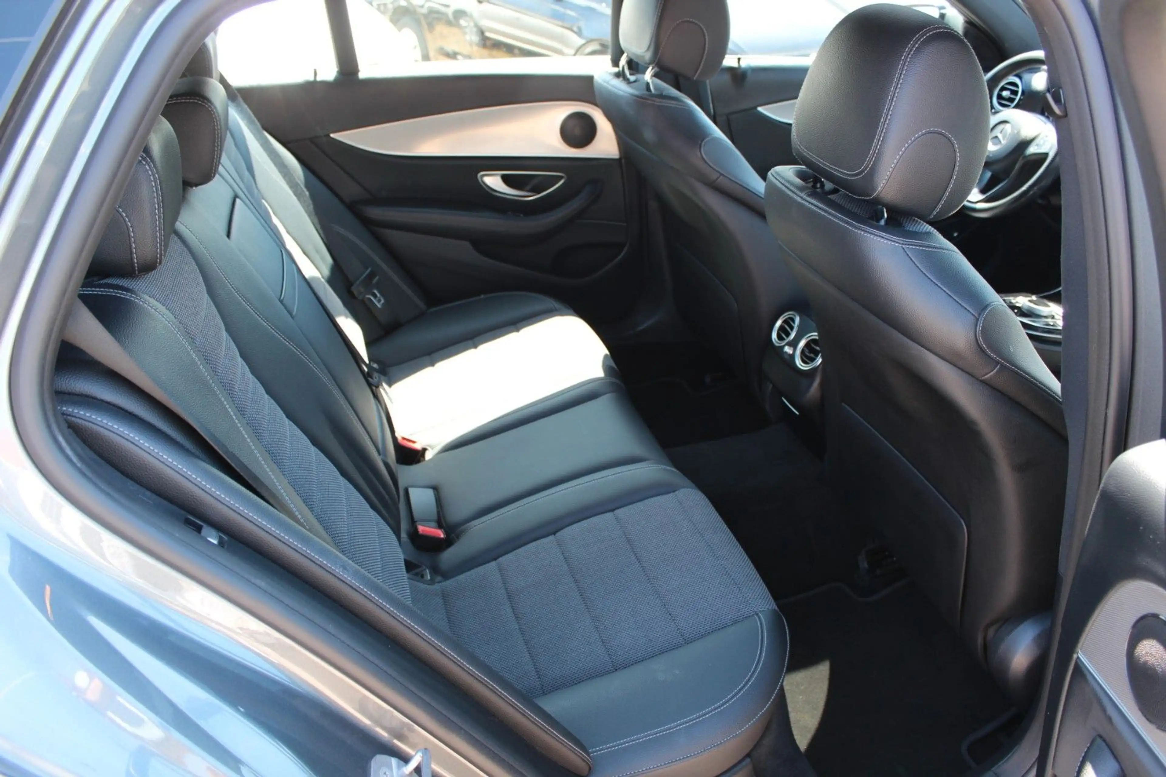 Mercedes-Benz E 200 T Navi LED Tempo 360° Kamera SD — photo 7