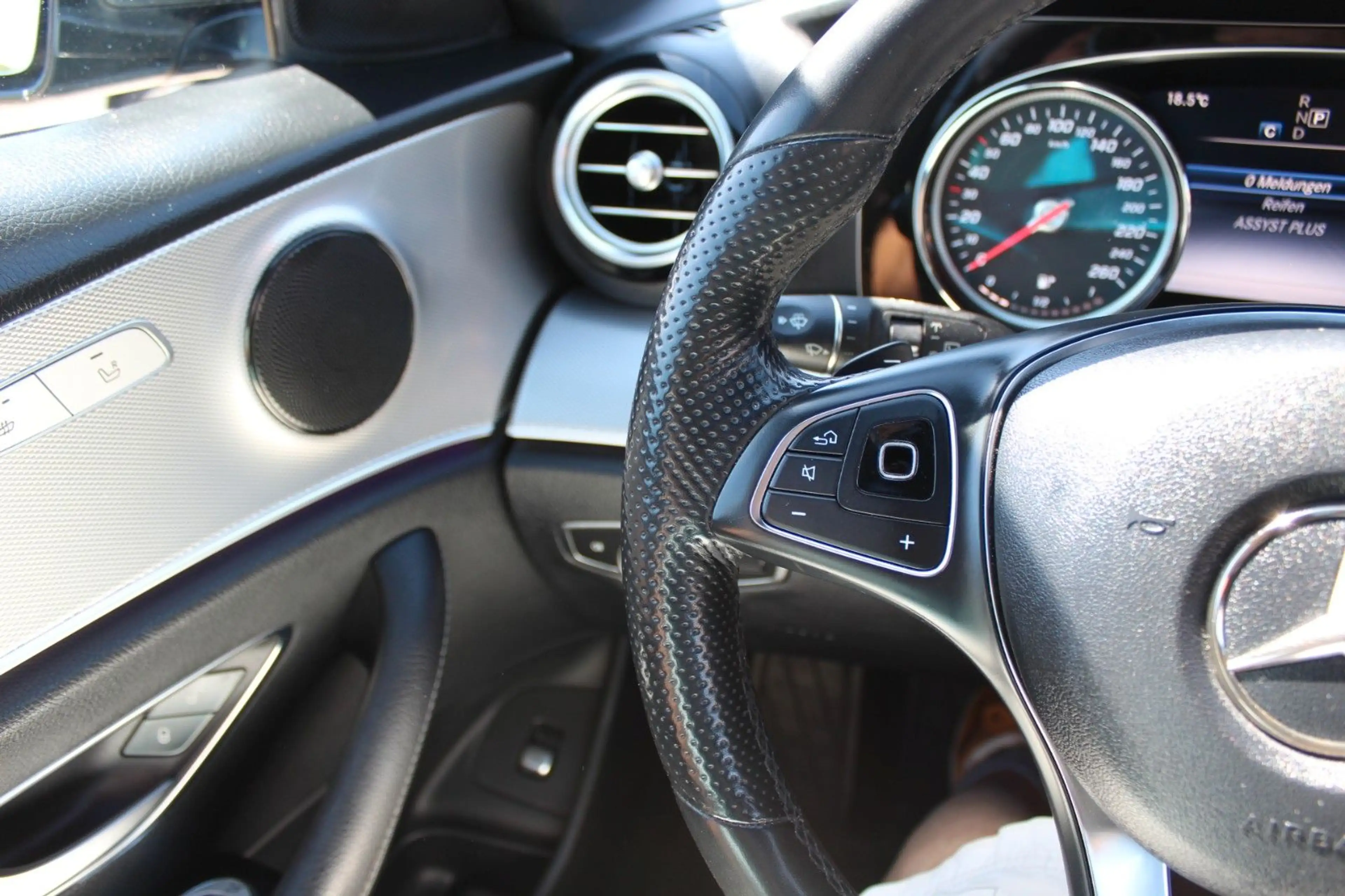 Mercedes-Benz E 200 T Navi LED Tempo 360° Kamera SD — photo 12