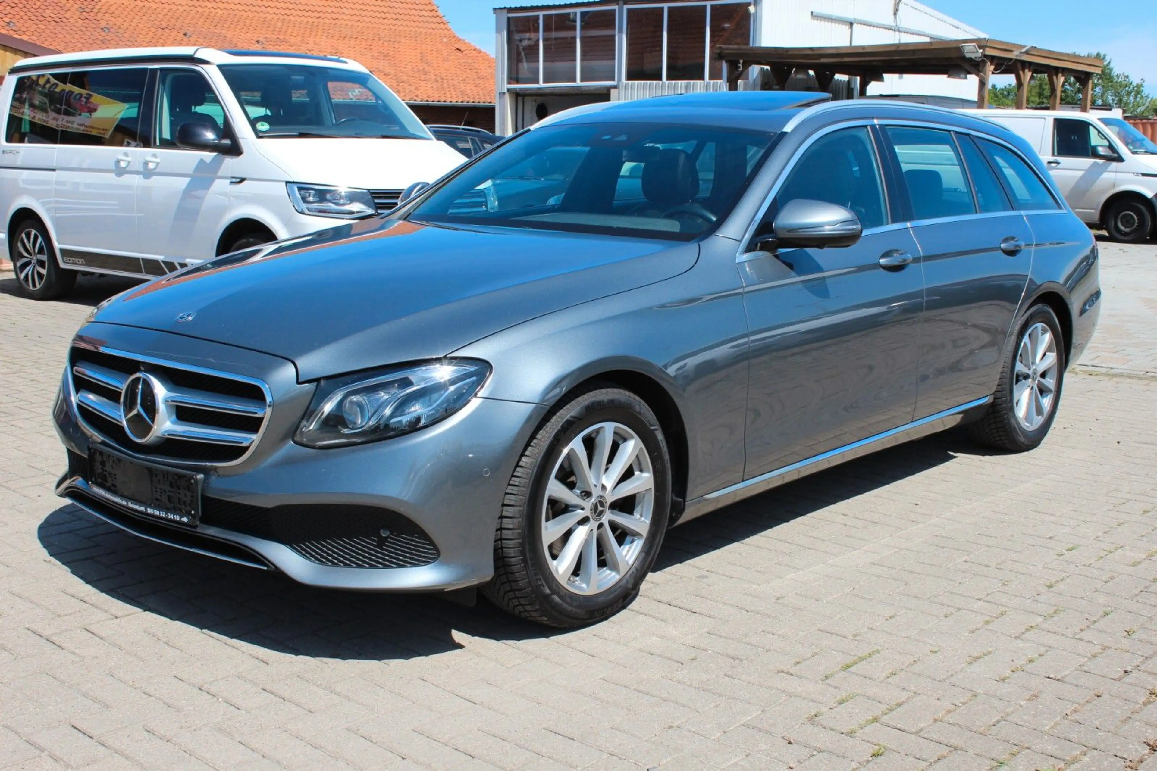 Mercedes-Benz E 200 T Navi LED Tempo 360° Kamera SD