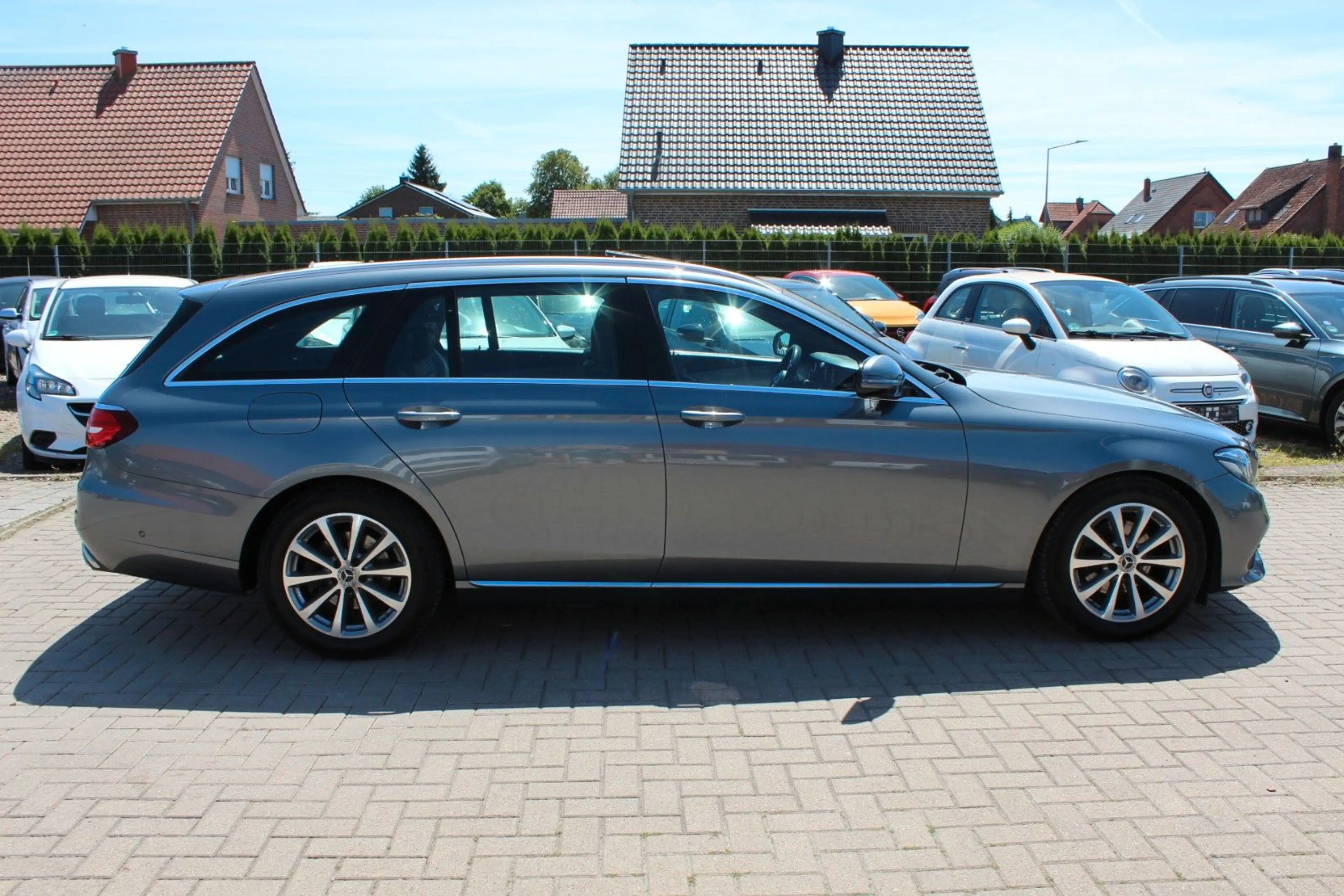 Mercedes-Benz E 200 T Navi LED Tempo 360° Kamera SD — photo 5