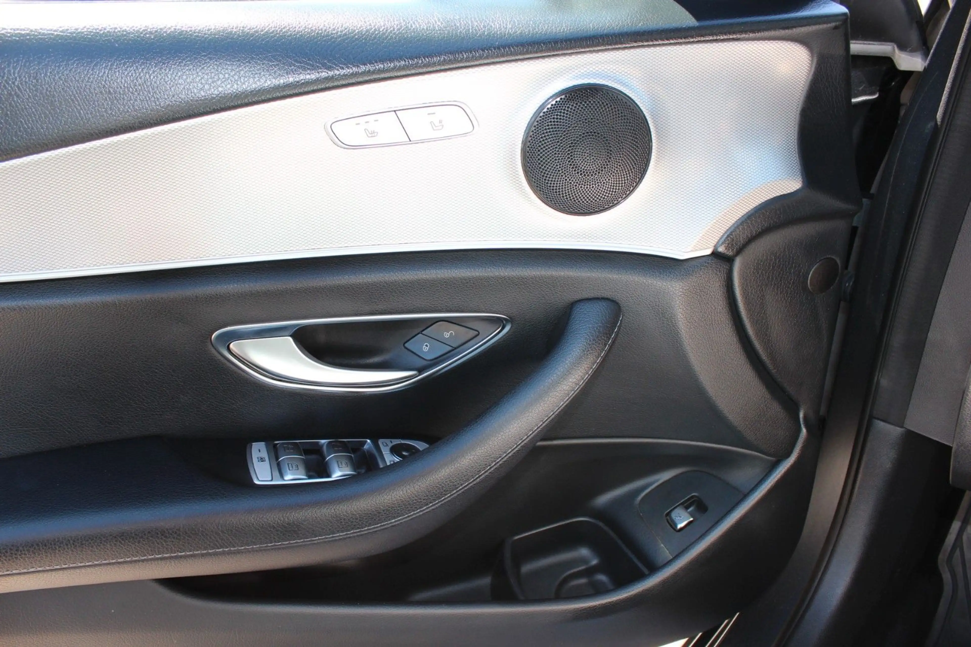 Mercedes-Benz E 200 T Navi LED Tempo 360° Kamera SD — photo 10