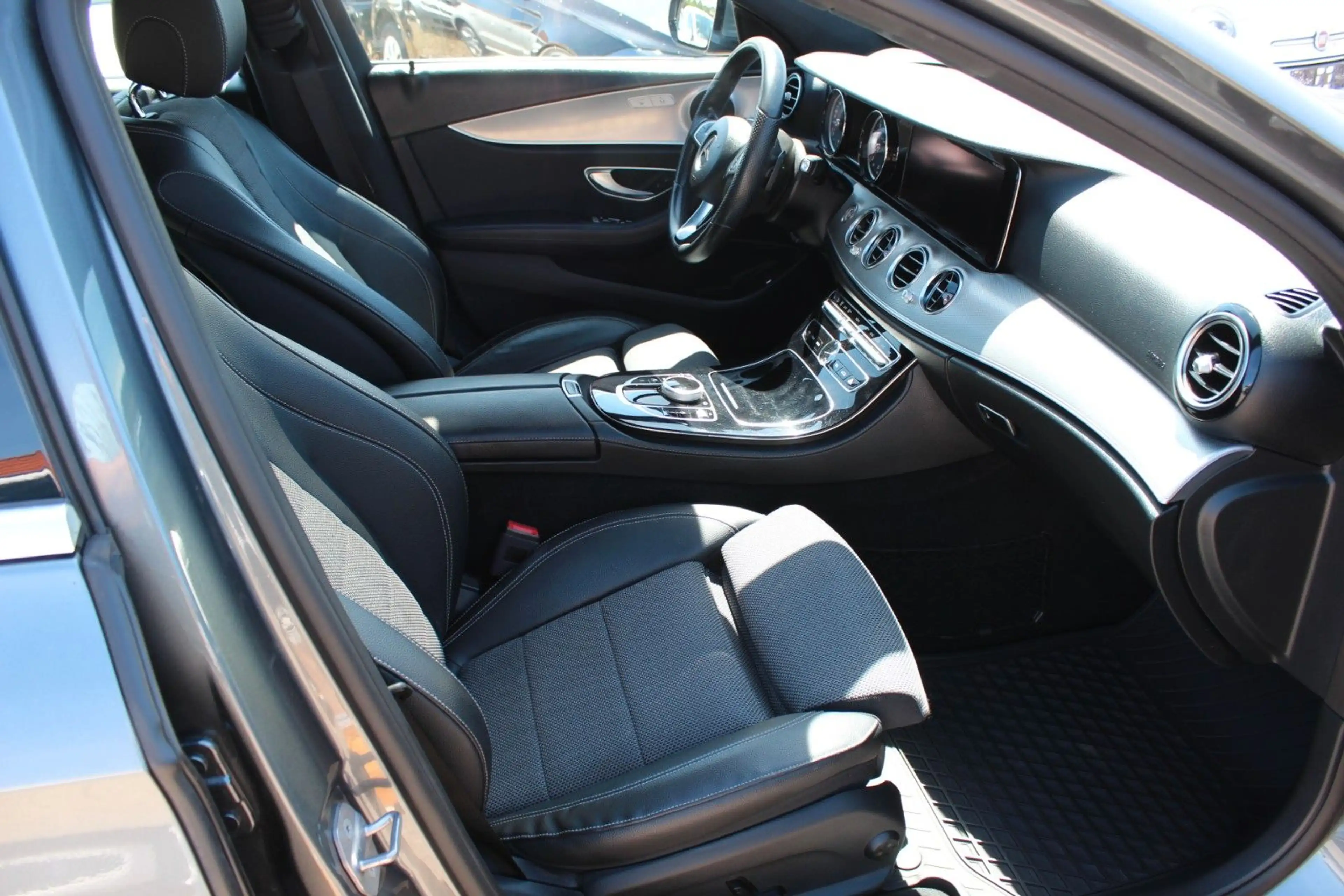 Mercedes-Benz E 200 T Navi LED Tempo 360° Kamera SD — photo 6
