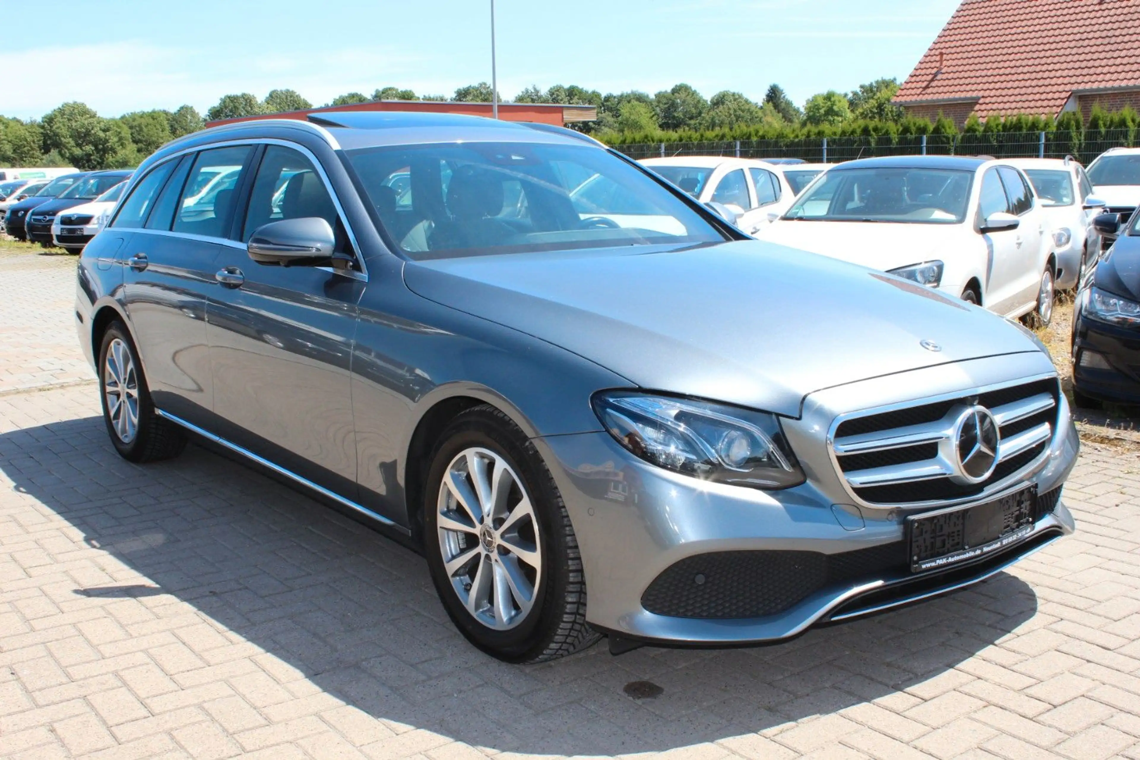 Mercedes-Benz E 200 T Navi LED Tempo 360° Kamera SD — photo 3