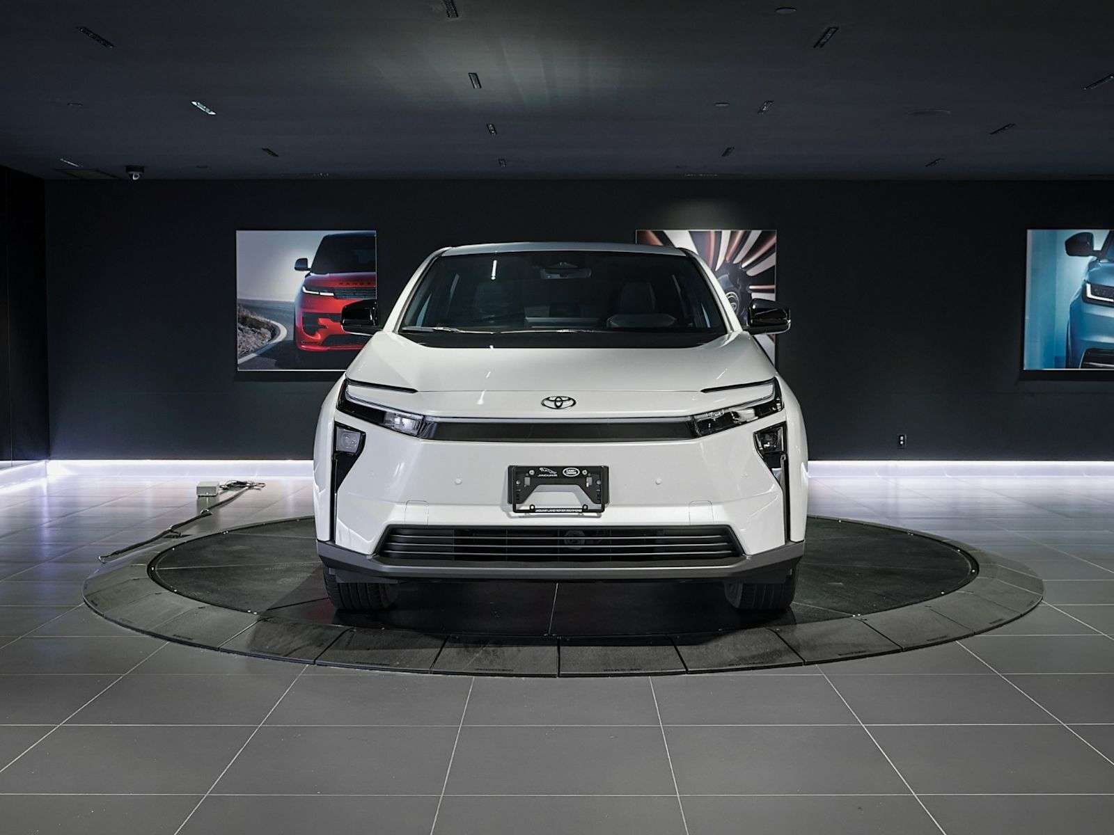 2026 Toyota bZ XLE | FWD | Navigation | Heated Seats | Heated Ste — photo 2