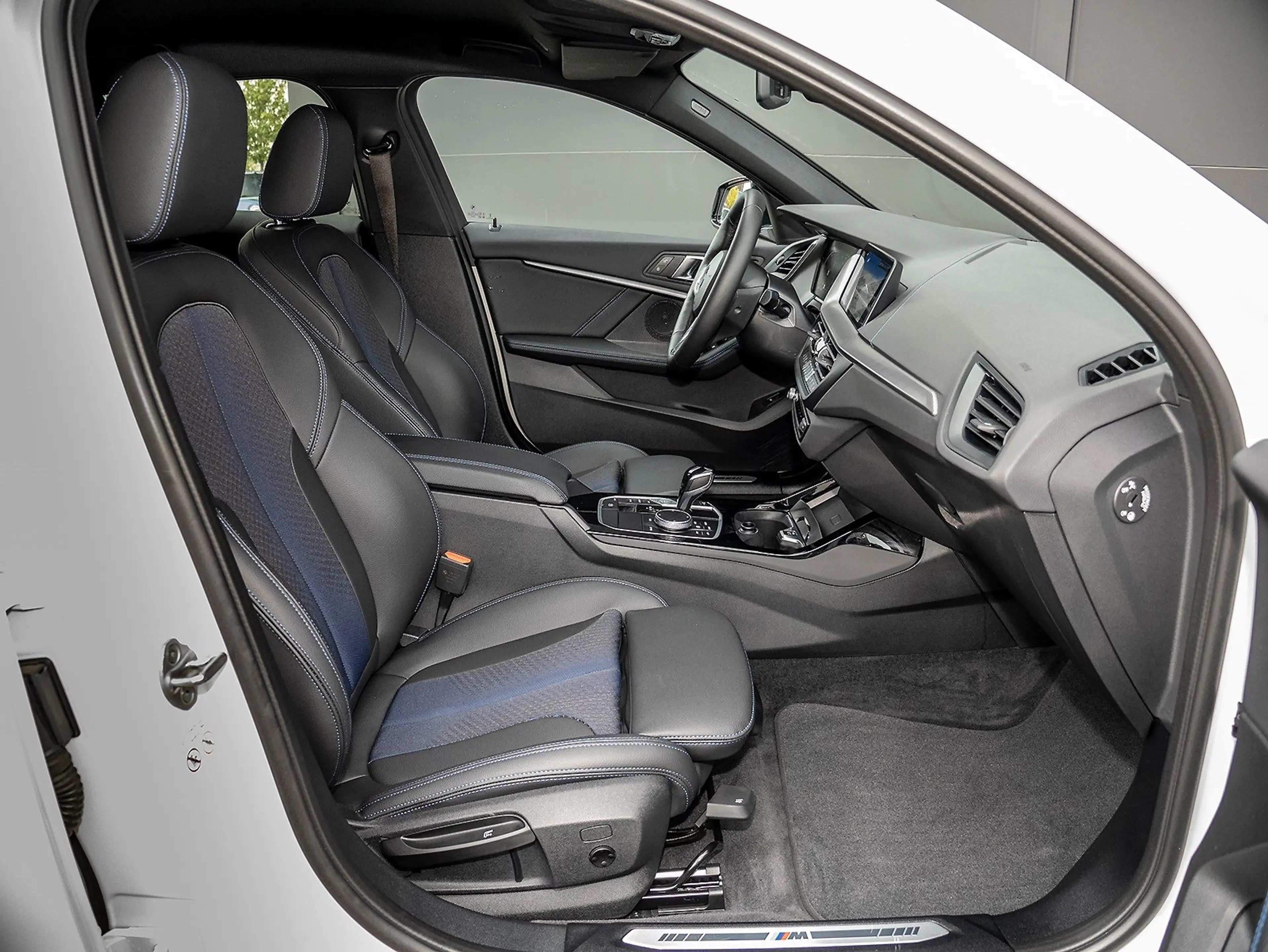 BMW 118 i 5-Tür. M Sportpaket LED Kamera DAB 1VB — photo 4