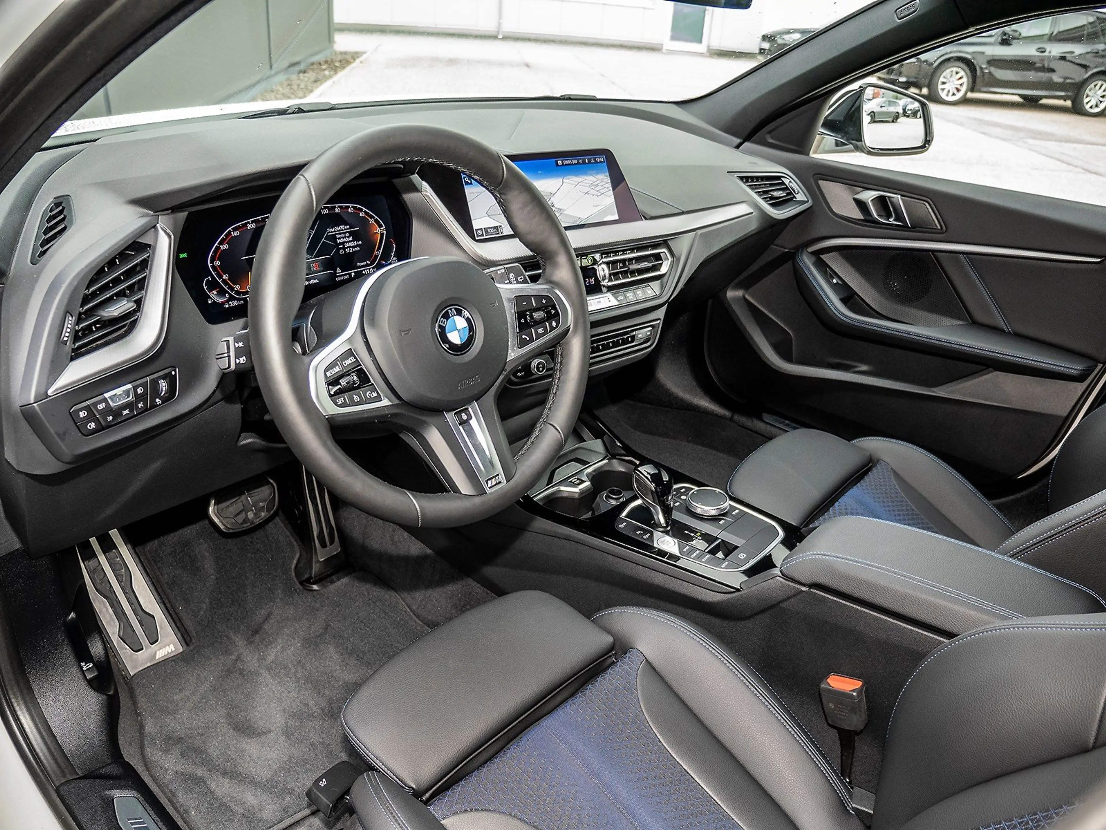 BMW 118 i 5-Tür. M Sportpaket LED Kamera DAB 1VB — photo 3