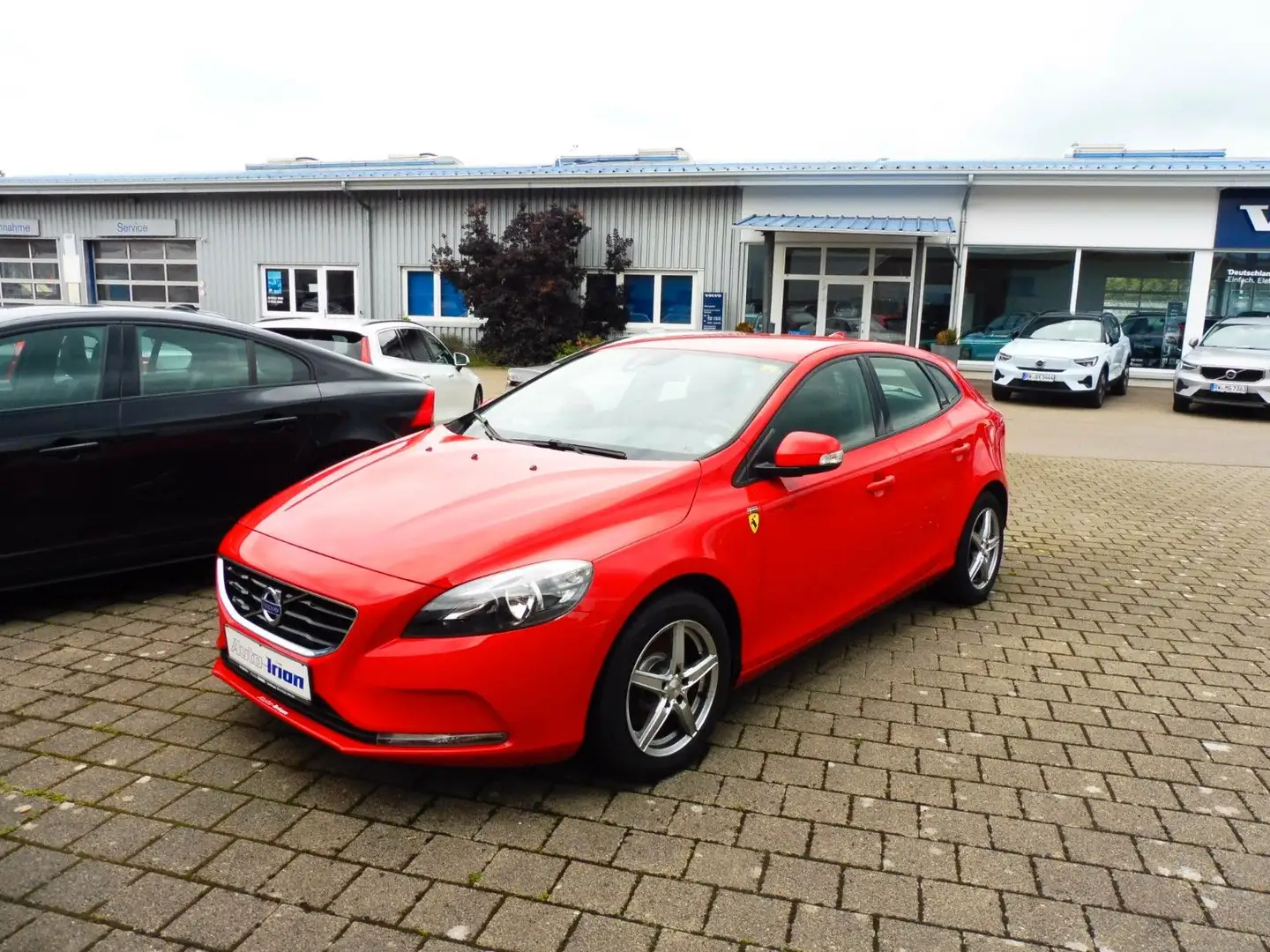 Volvo V40 T2  Basis Roşu - 1