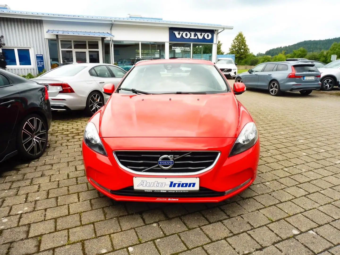Volvo V40 T2  Basis Roşu - 2