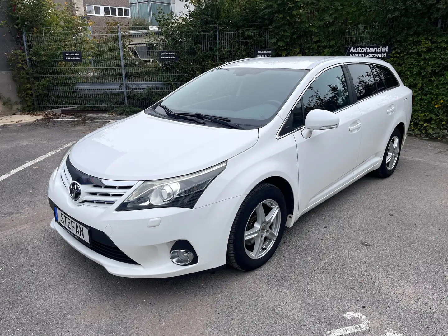 Toyota Avensis Executive 2.0D, Klima, Kamera,Bluetooth,Tüv Neu Weiß - 1