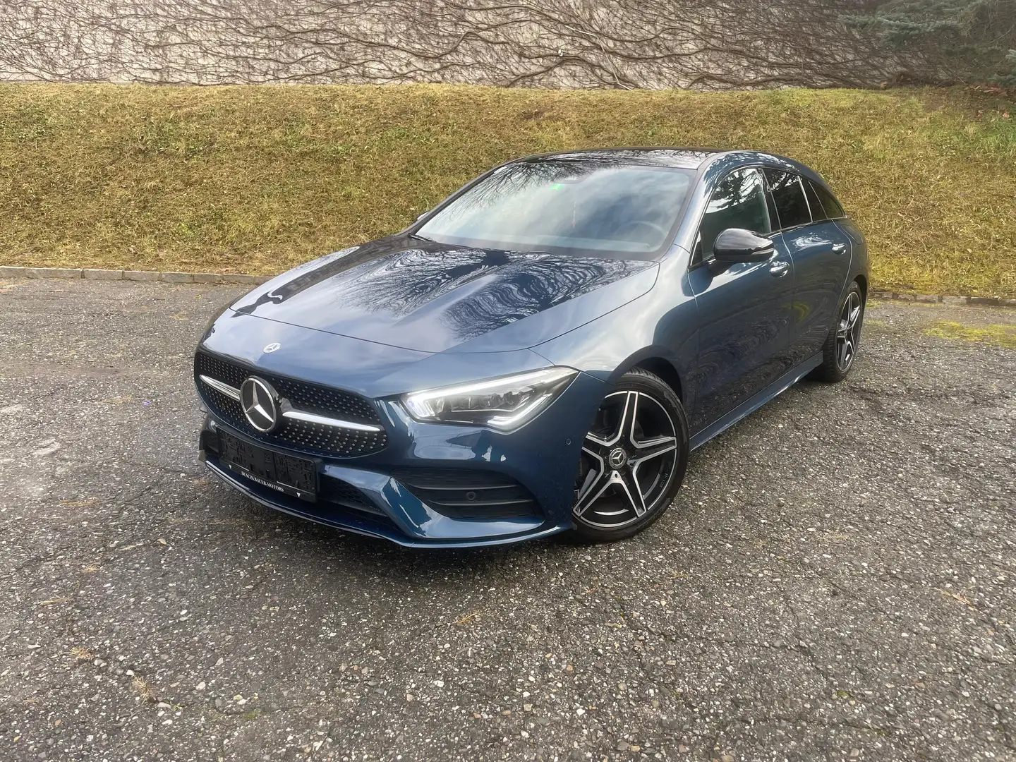 Mercedes-Benz CLA 200 d Shooting Brake 4MATIC Aut. Blau - 1