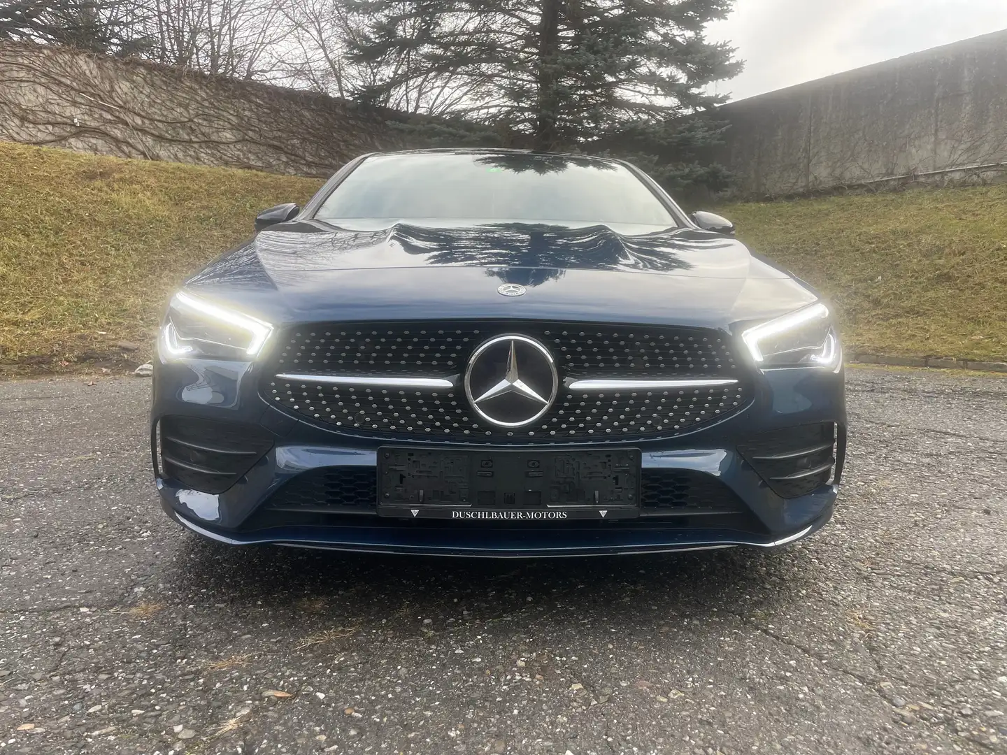 Mercedes-Benz CLA 200 d Shooting Brake 4MATIC Aut. Blau - 2