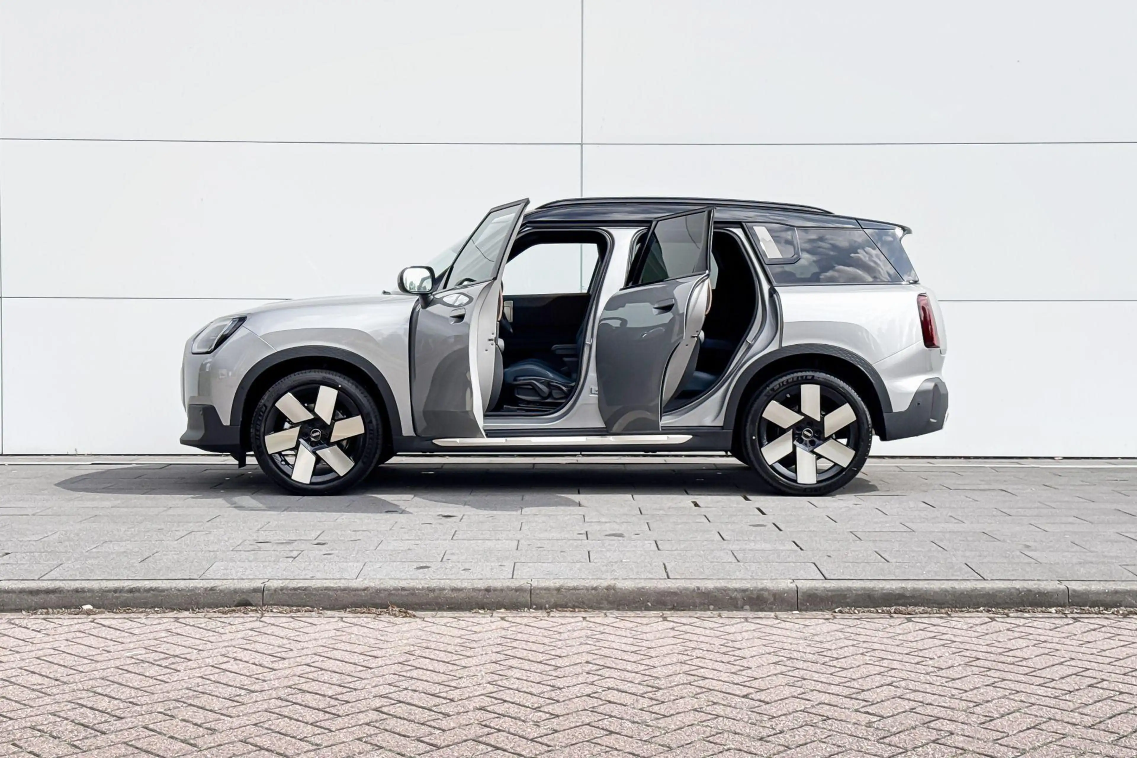 MINI Countryman C Favoured M Plus — photo 3