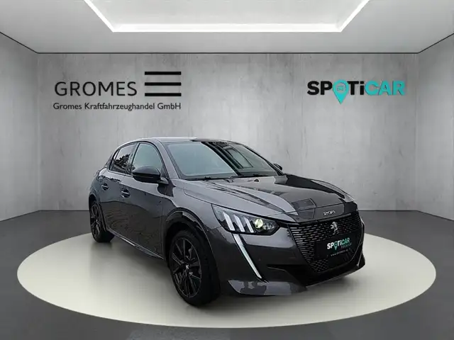 Peugeot 208 main image