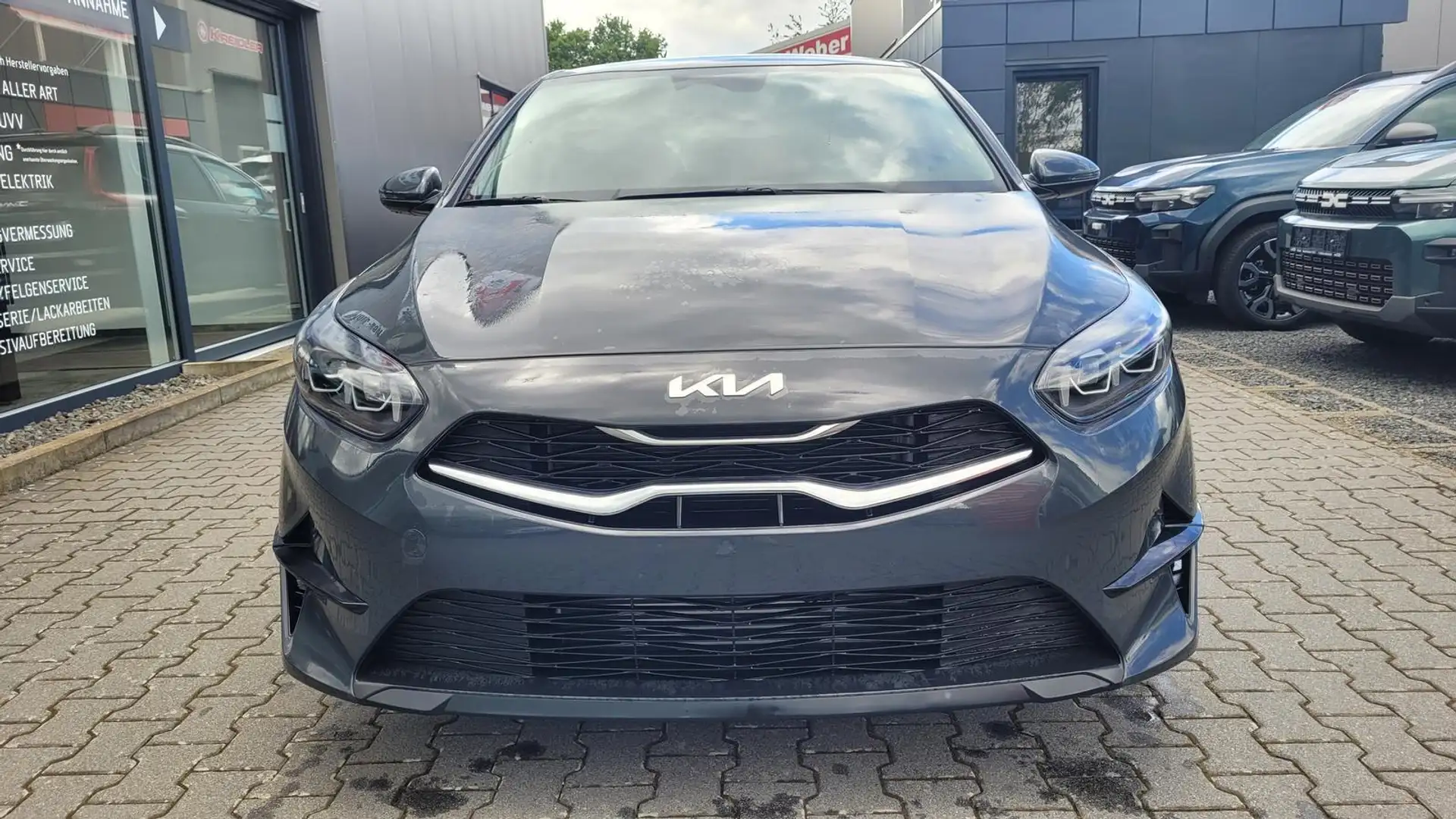 Kia Ceed / cee'd Gold 1.5 AT*LED*Navi*Shzg*Lhzg*PDC*Cam*17Zoll* ... Grau - 2