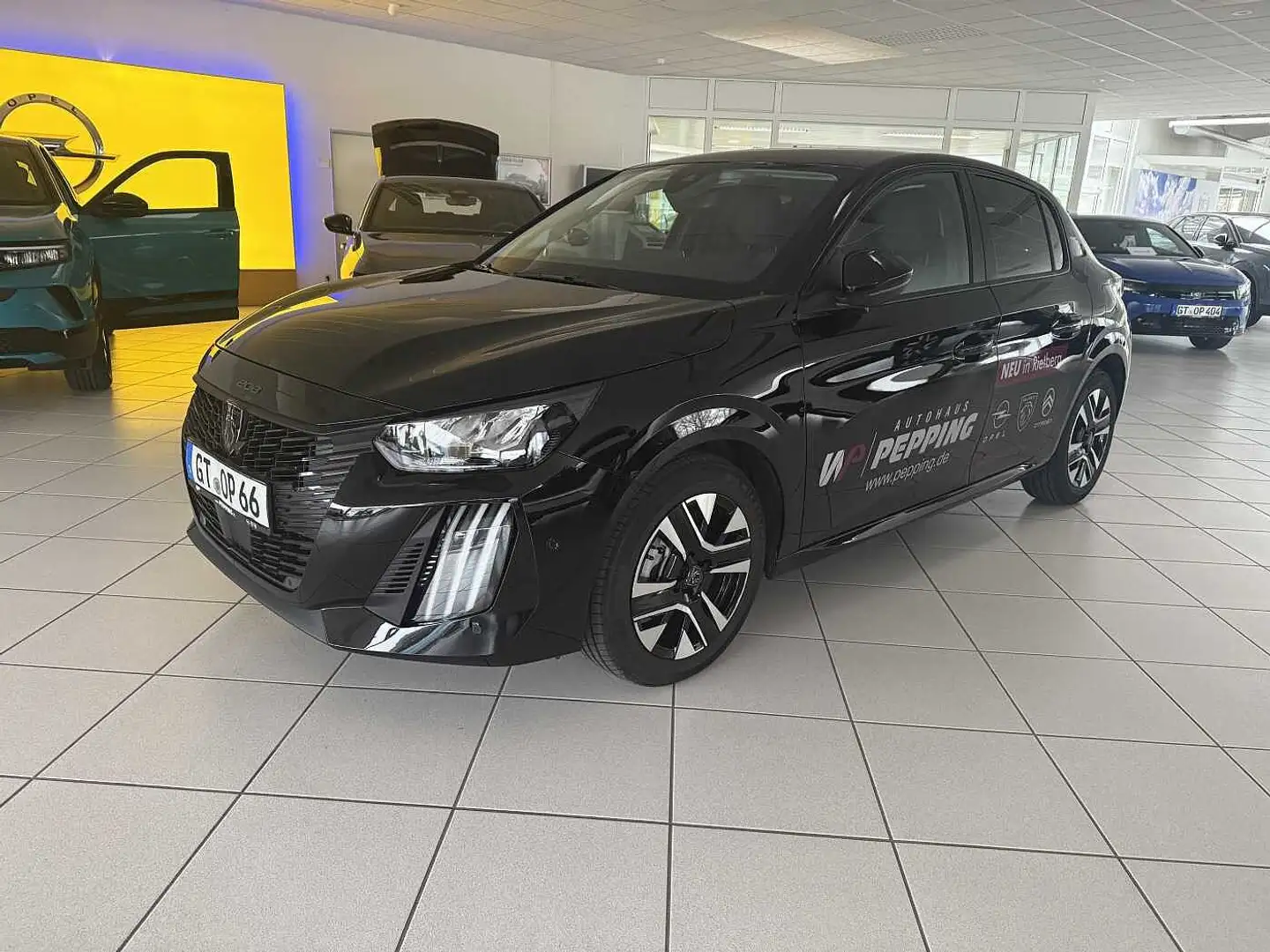 Peugeot 208 PureTech 100 Allure Schwarz - 1