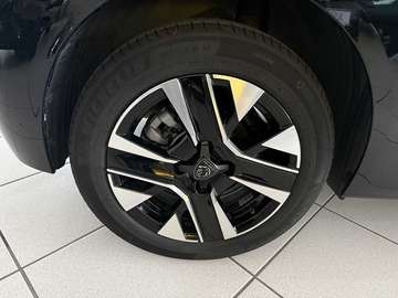 Bild 11 Peugeot 208 PureTech 100 Allure