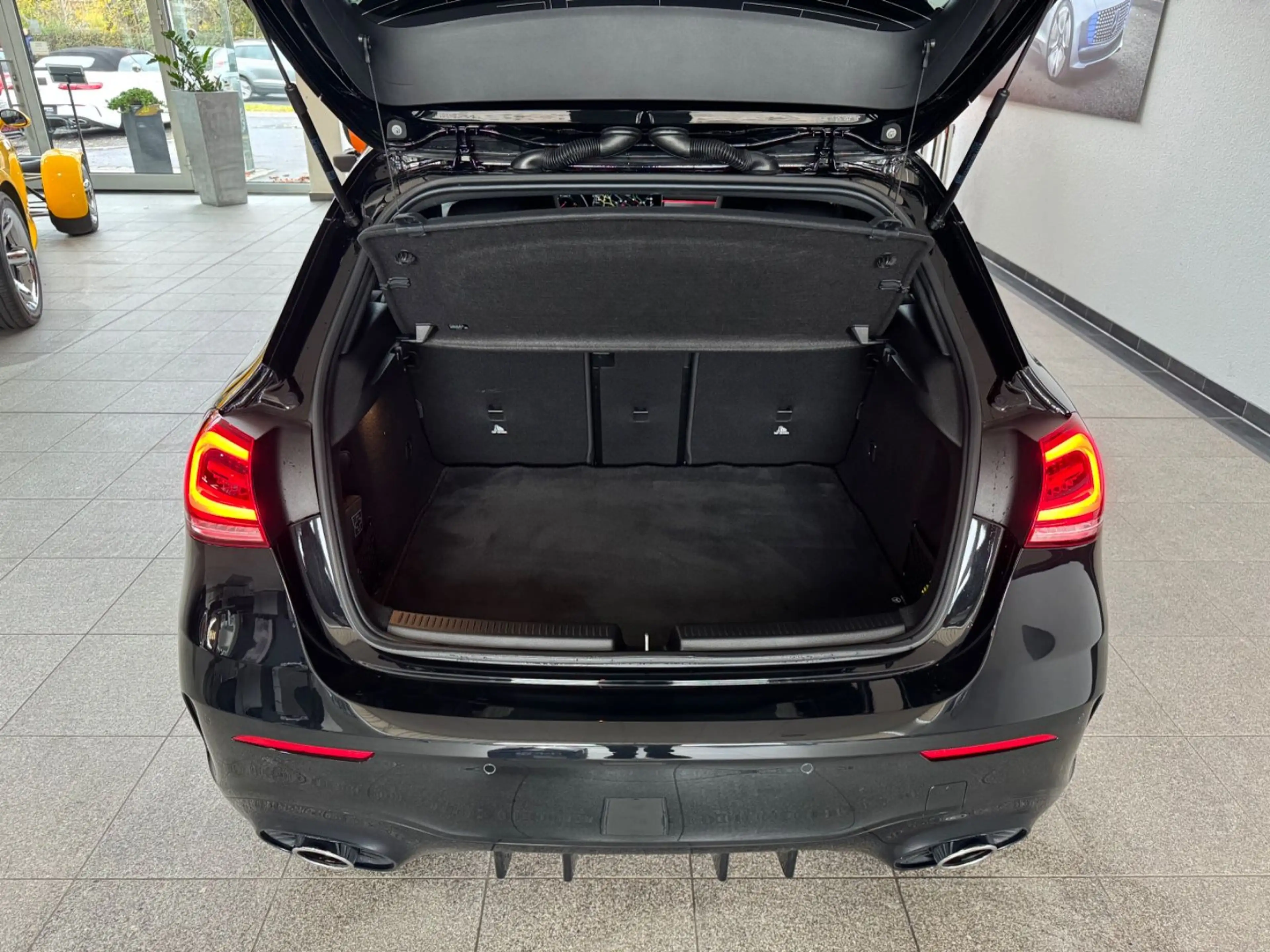 Mercedes-Benz A 35 AMG 4M*BURMESTER*DISTRONIC*360°KAMERA*LED — photo 7