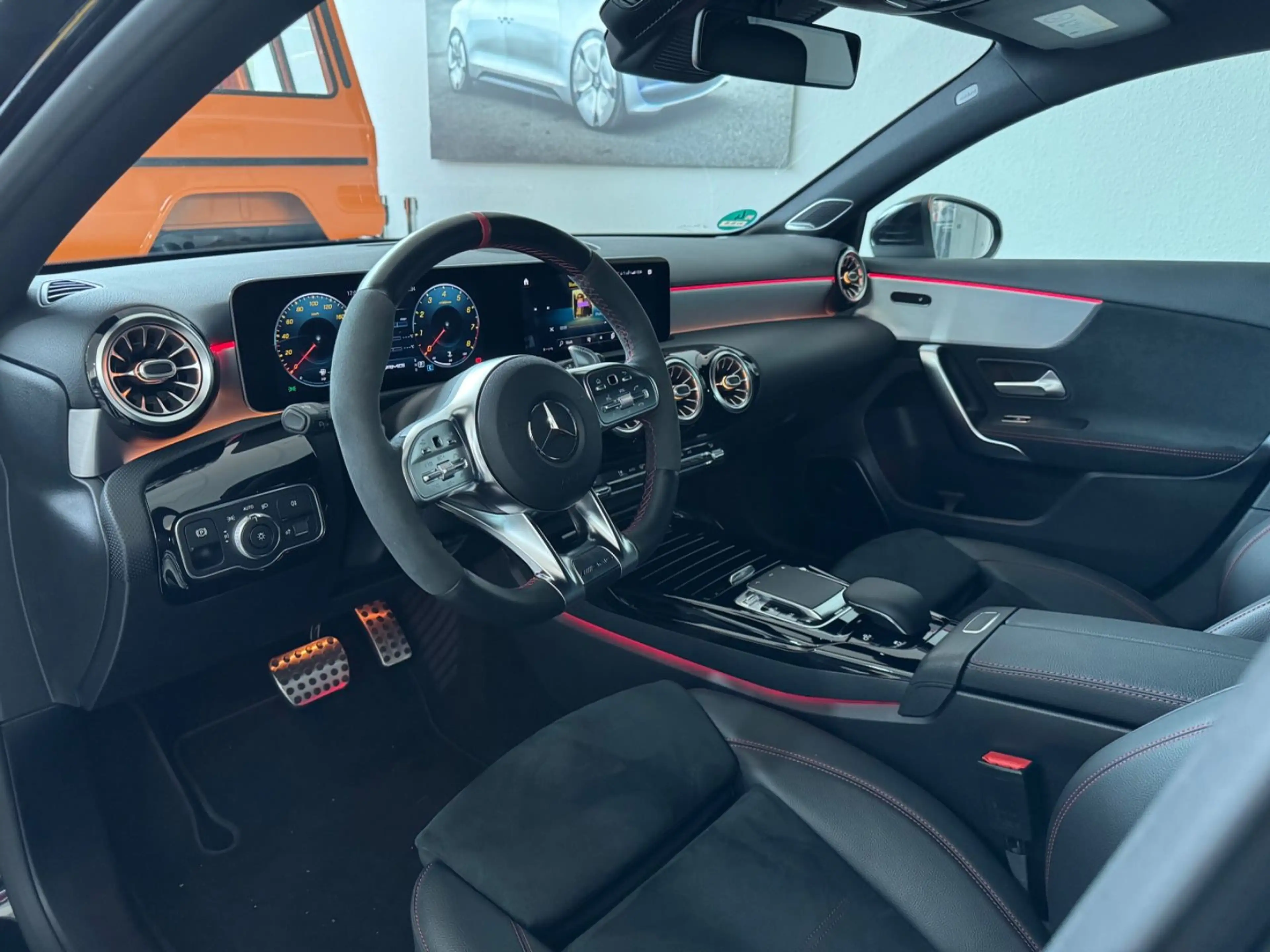 Mercedes-Benz A 35 AMG 4M*BURMESTER*DISTRONIC*360°KAMERA*LED — photo 15