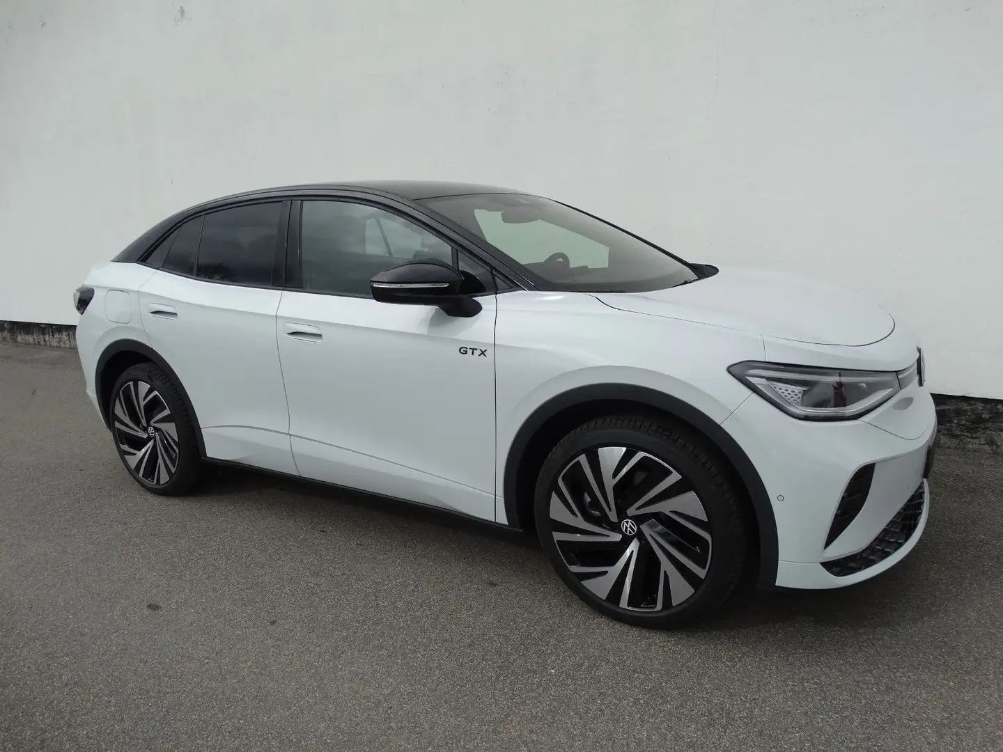 Volkswagen ID.5 77 kWh 4M GTX Nav/Pdach/ACC/eH/MFLbh/Wärmep Weiß - 2