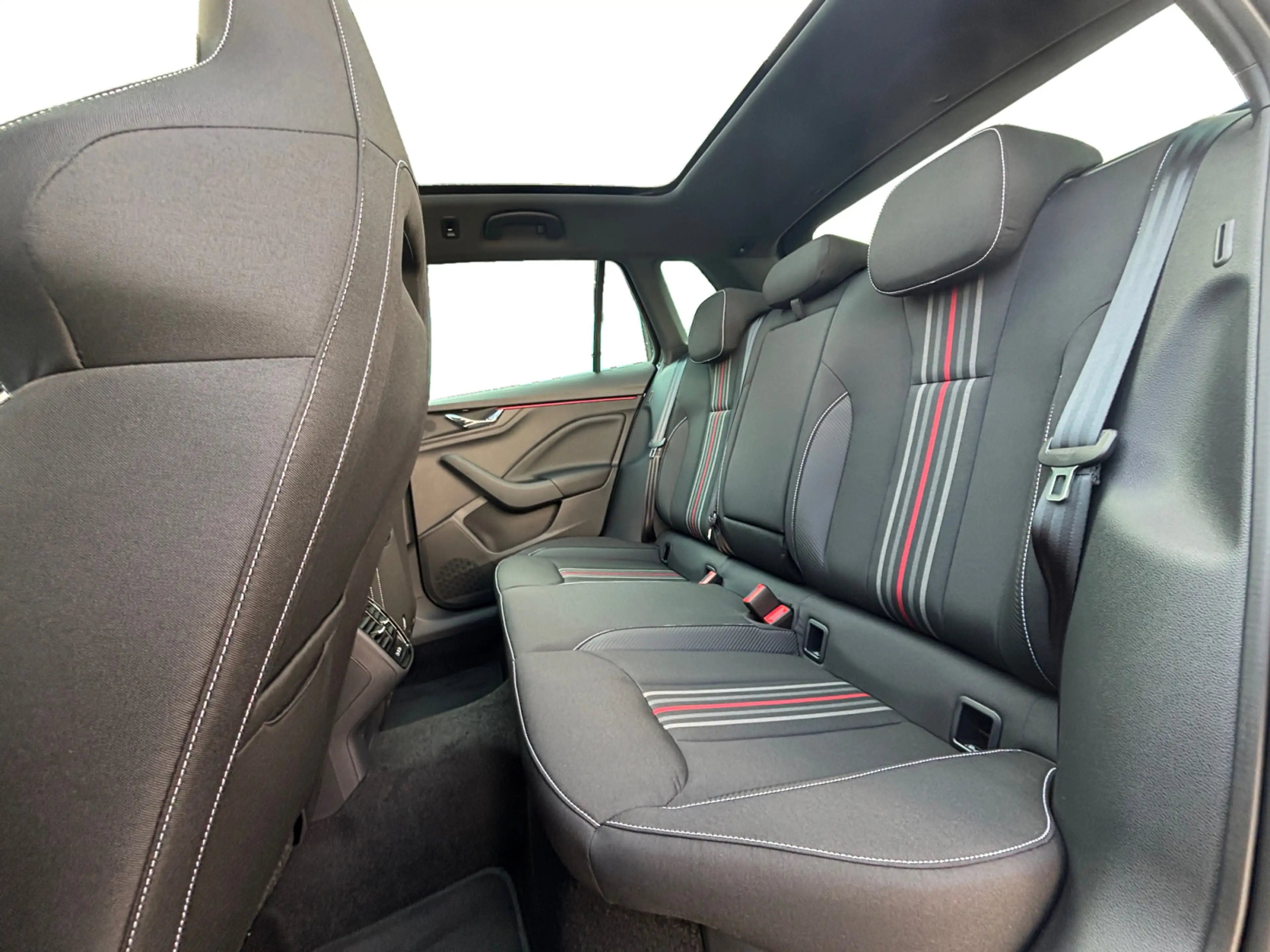 Skoda Kamiq Monte Carlo 1,0 TSI DSG AHK Infotainment — photo 11