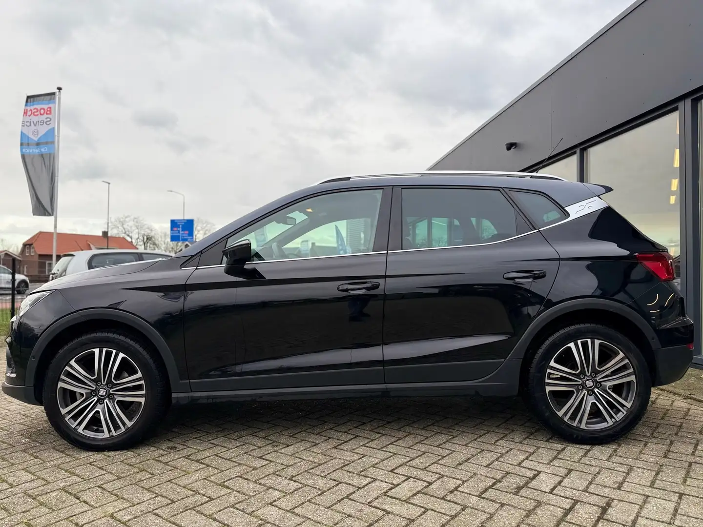 SEAT Arona 1.0 TSI Xcellence Business Intense Schwarz - 2