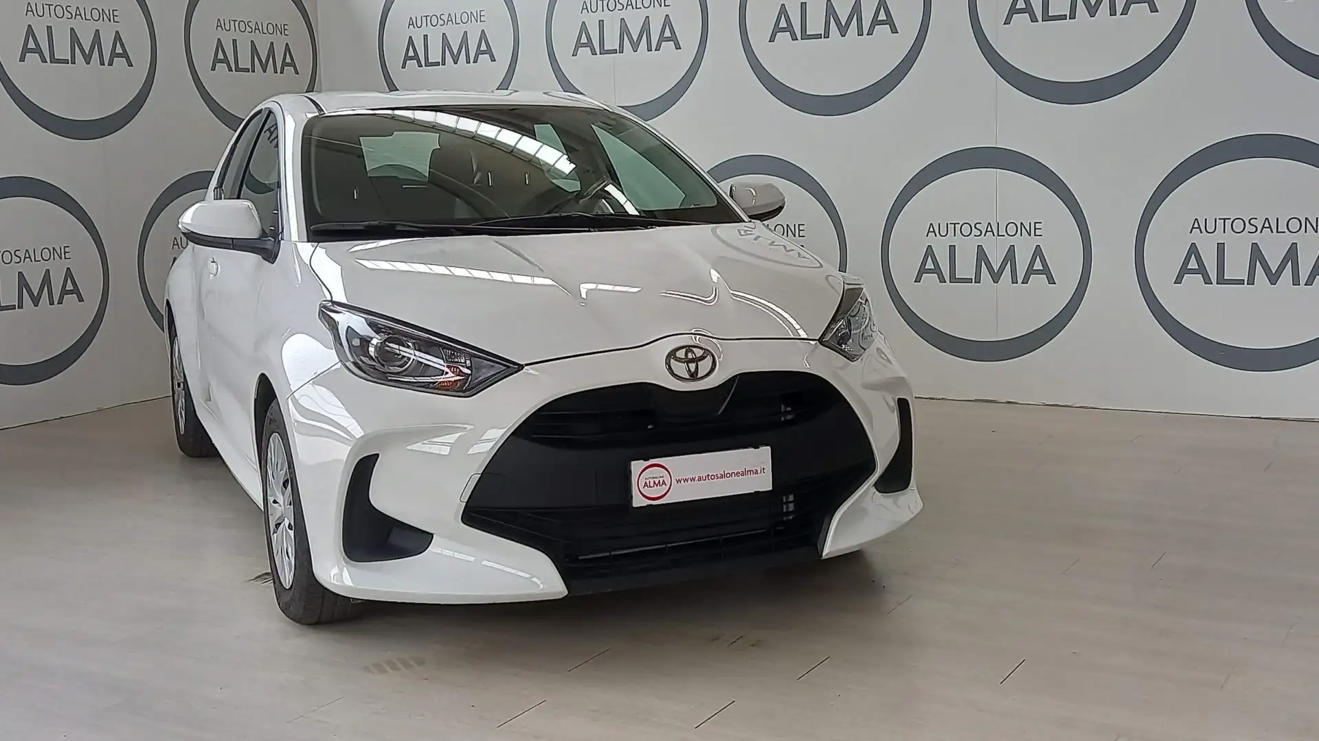 Toyota Yaris Yaris 1.5 Hybrid 5 porte Active Bianco - 2