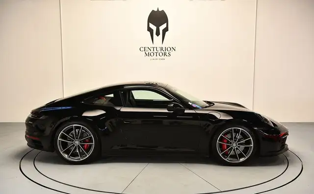 Porsche 911 view 3