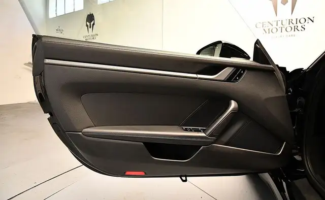 Porsche 911 view 9