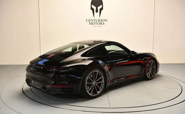 Porsche 911 view 4
